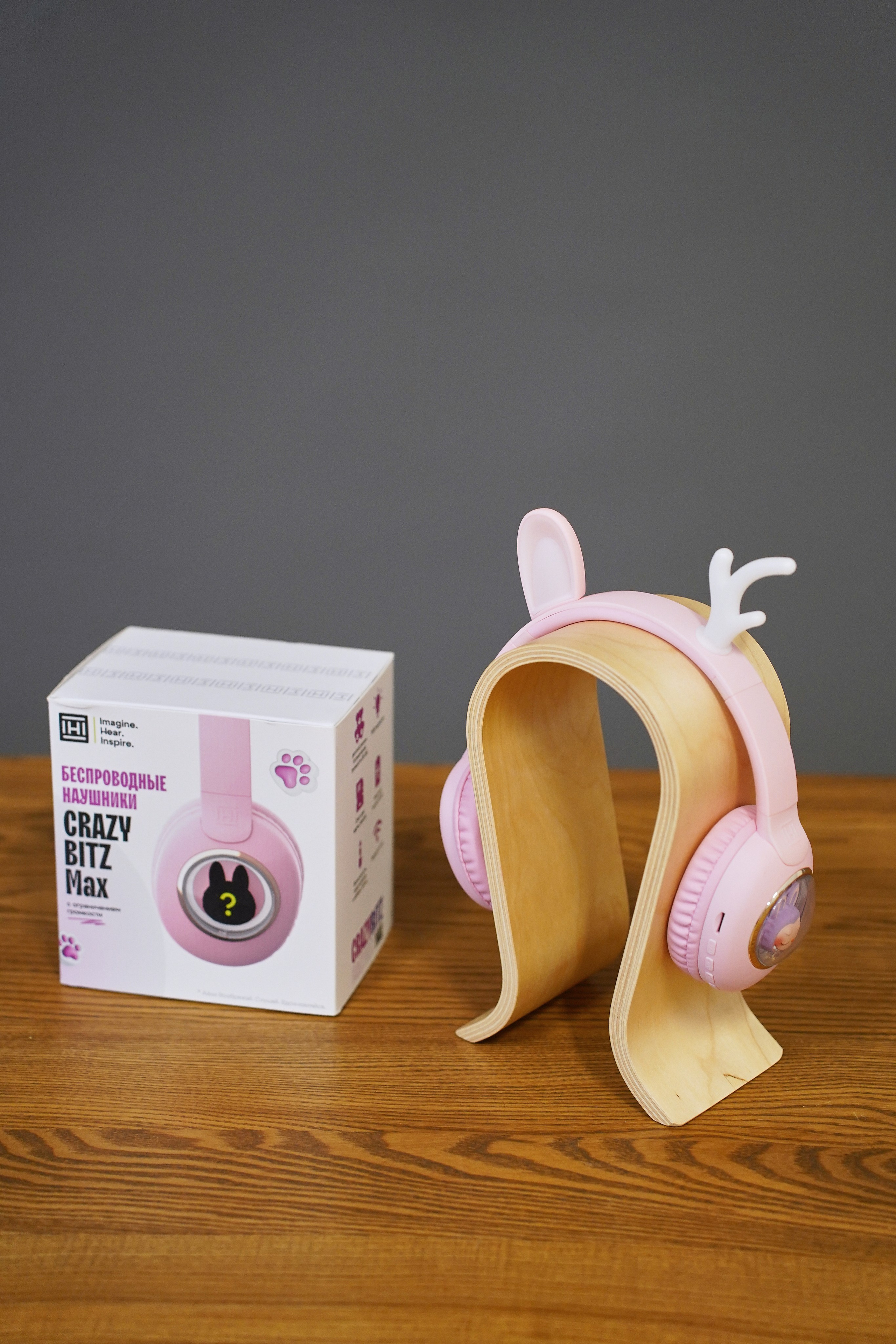 Наушники в интерьере. Фотограф