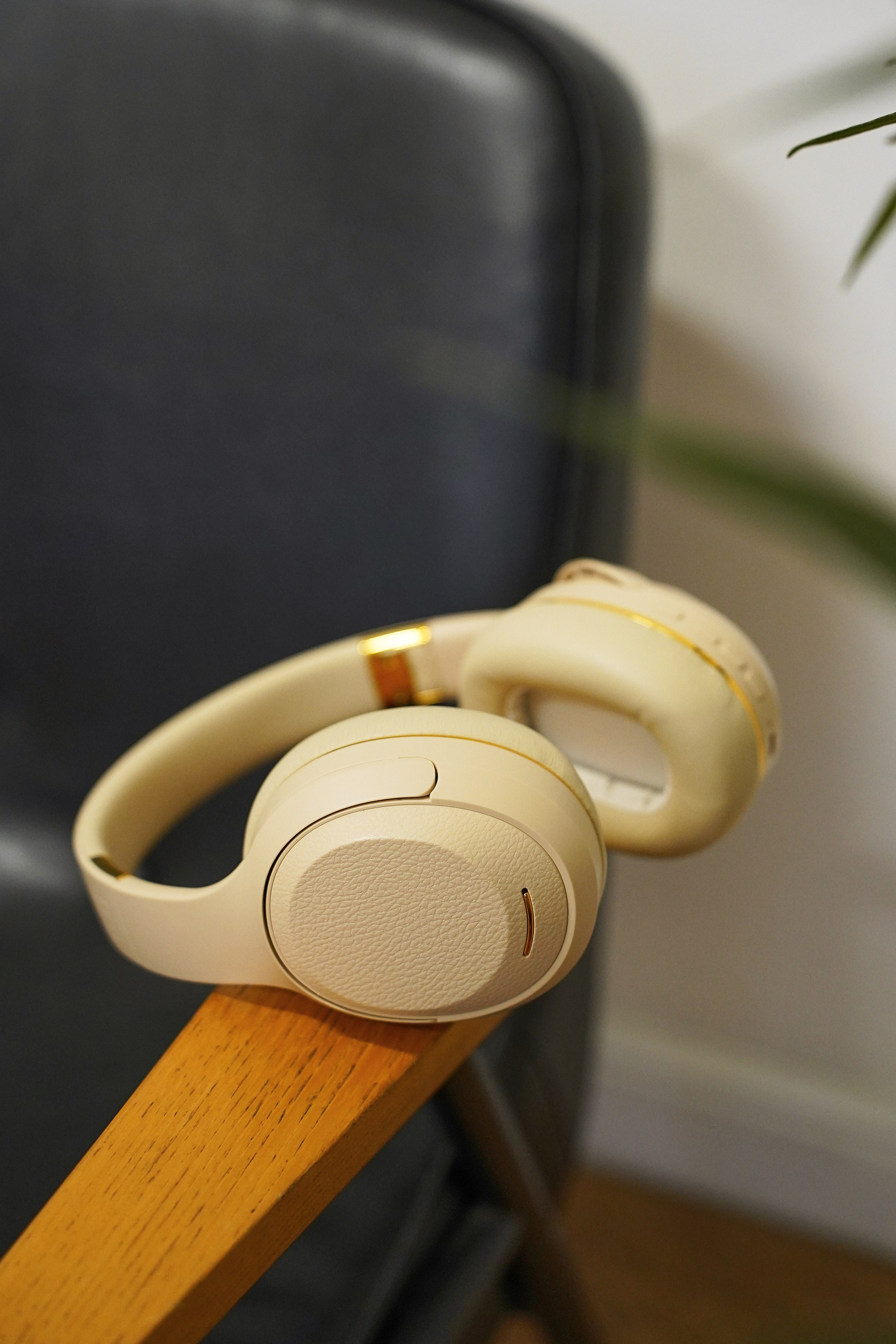 Наушники в интерьере. Фотограф