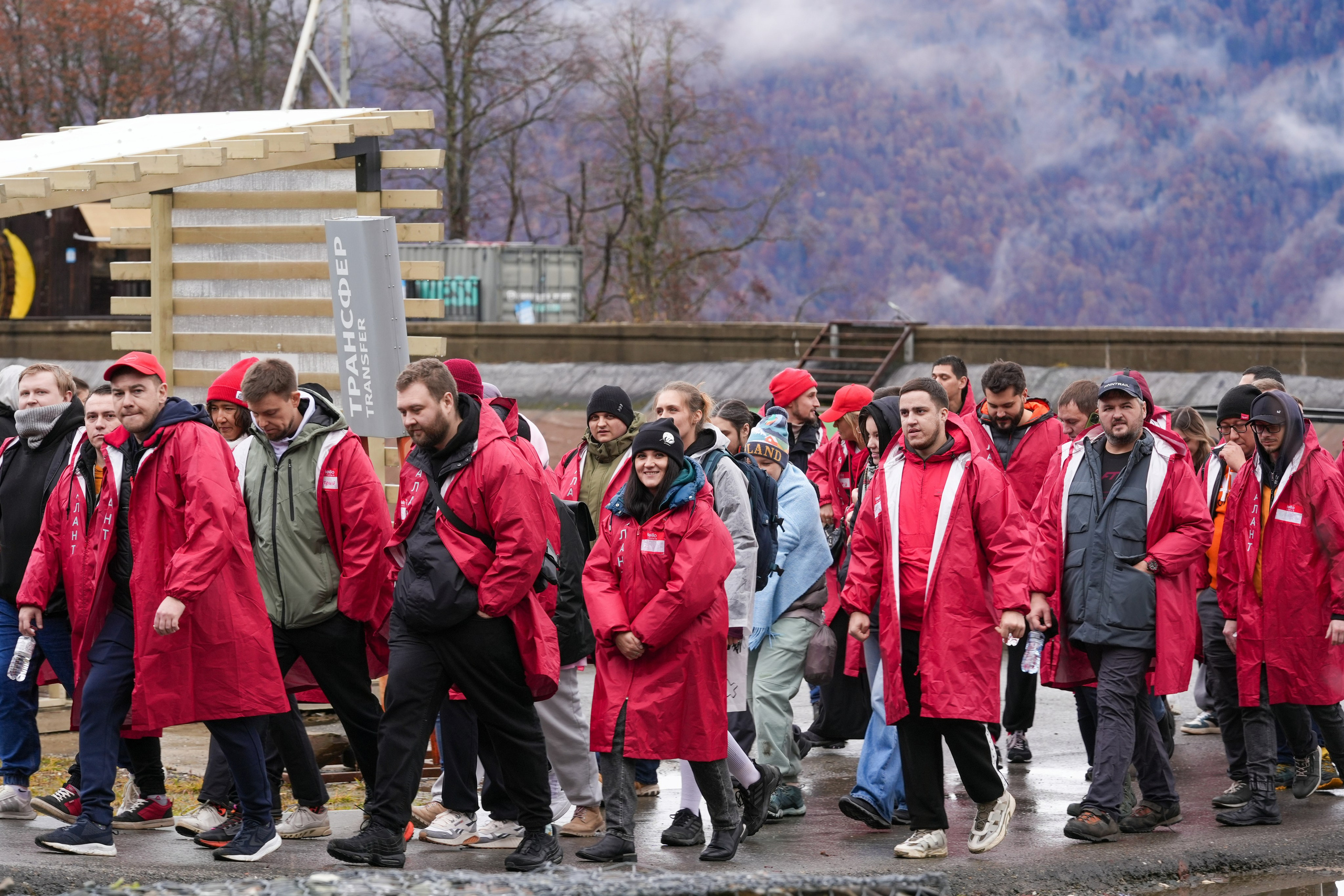 MICE мероприятие — хайкинг на курорте Роза Хутор. Репортажный фотограф в Красной Поляне и Сочи Павлюченко Екатерина