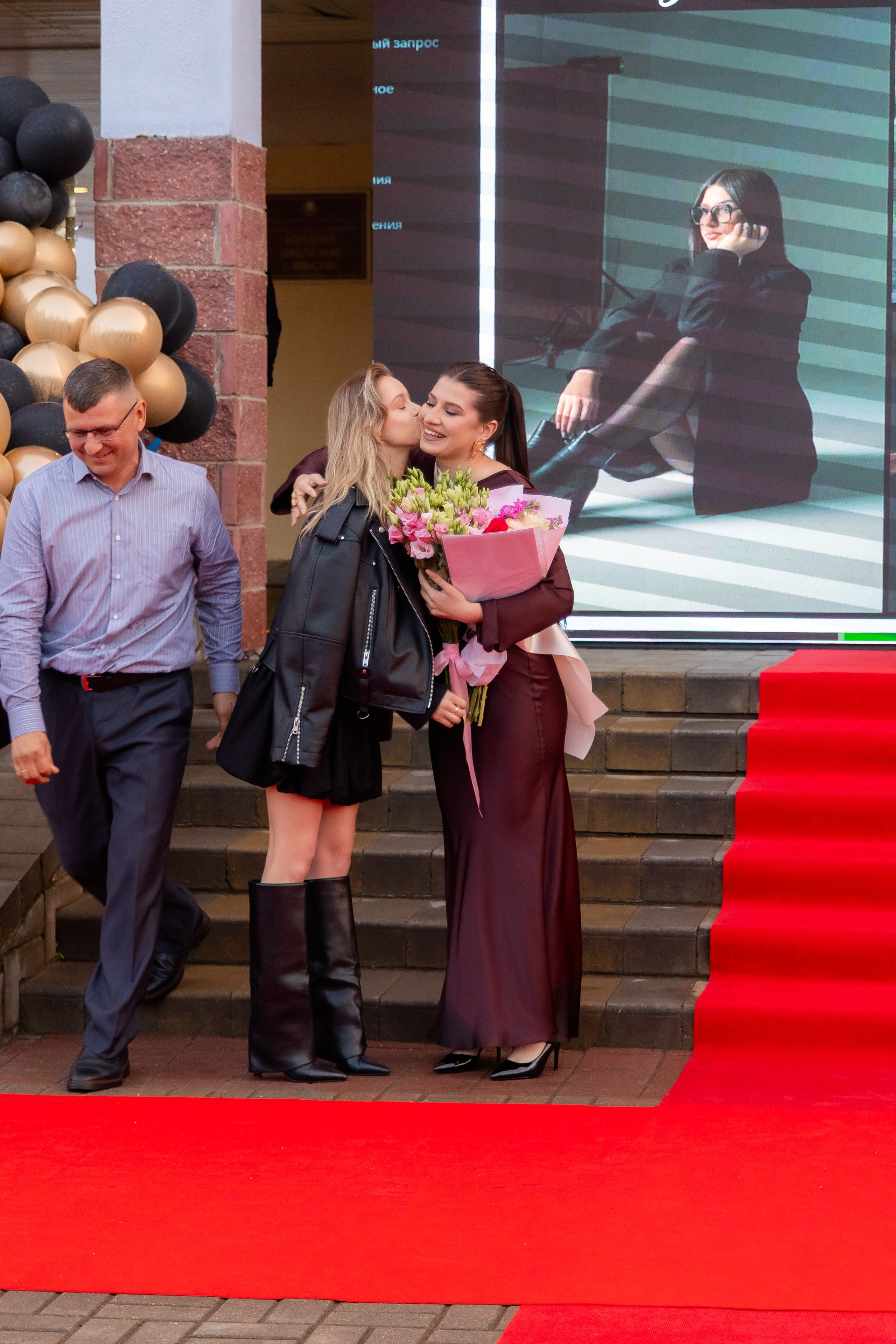 Школьный выпускной 2025 год в Минске, Беларуси. Свадебный фотограф в Минске/Беларуси Сергей Спиридонов