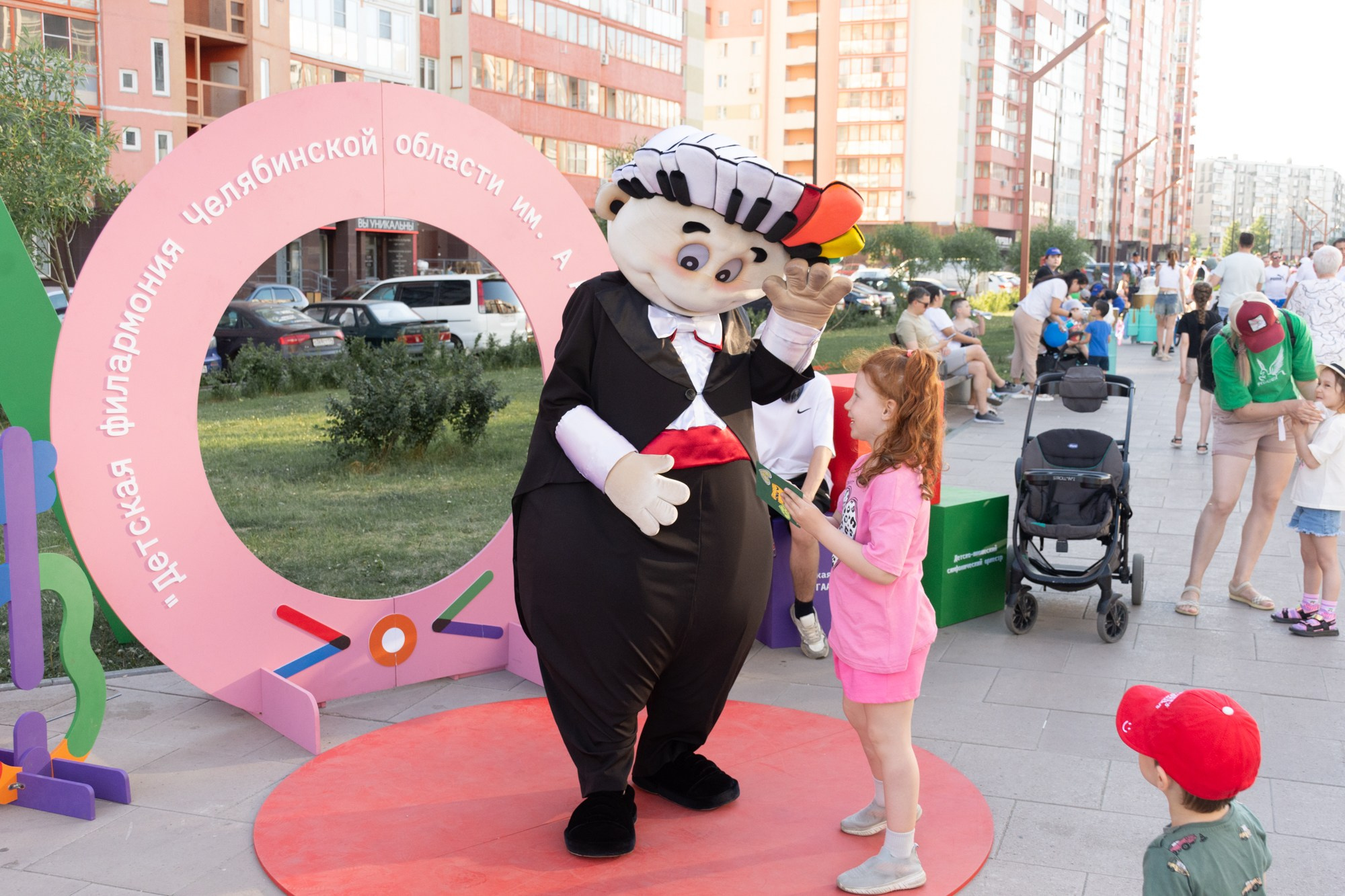 Фестиваль современного исполнительского искусства (Сквер Академ Риверсайд). Фотограф Максим Буряк