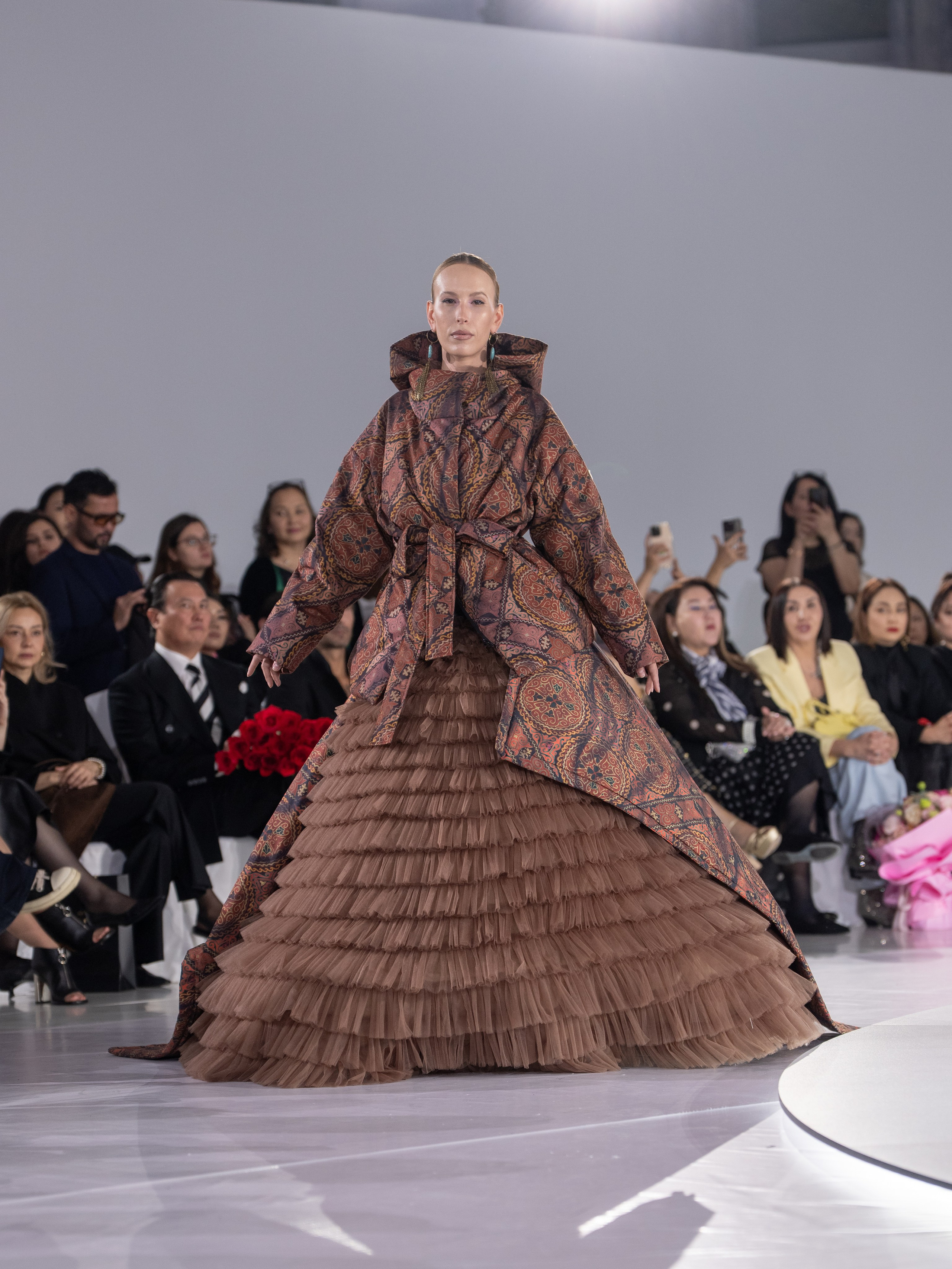 Дизайнер Aida Kaumenova. Сайт Алматинского НЮ АРТ, будуар и фэшн фотографа Дениса Карпенко