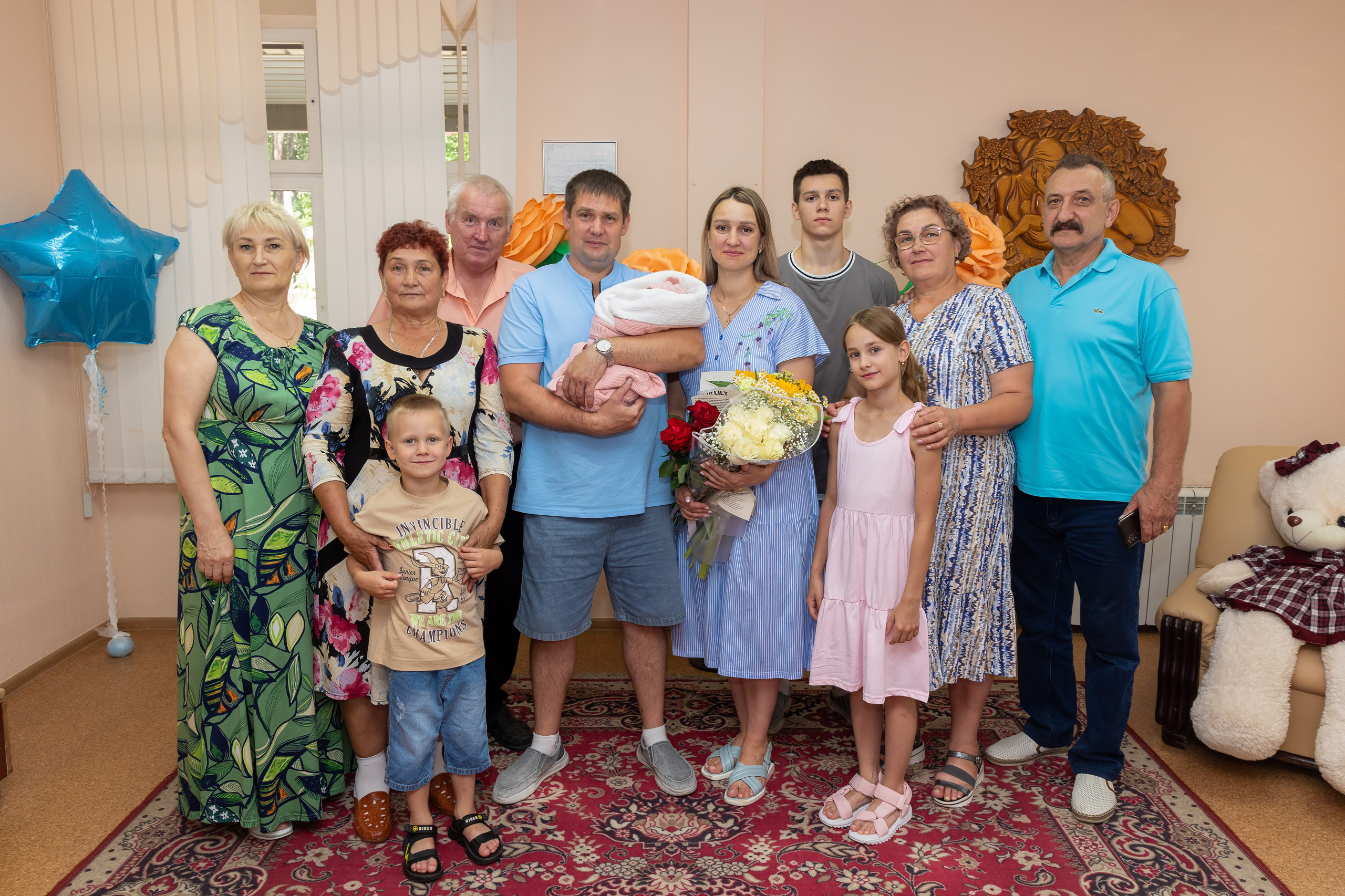 Выписка из роддома. Свадебный, семейный, школьный Фотограф и видеограф Худаноговы Александр и Ирина г. Зеленогорск, Красноярск