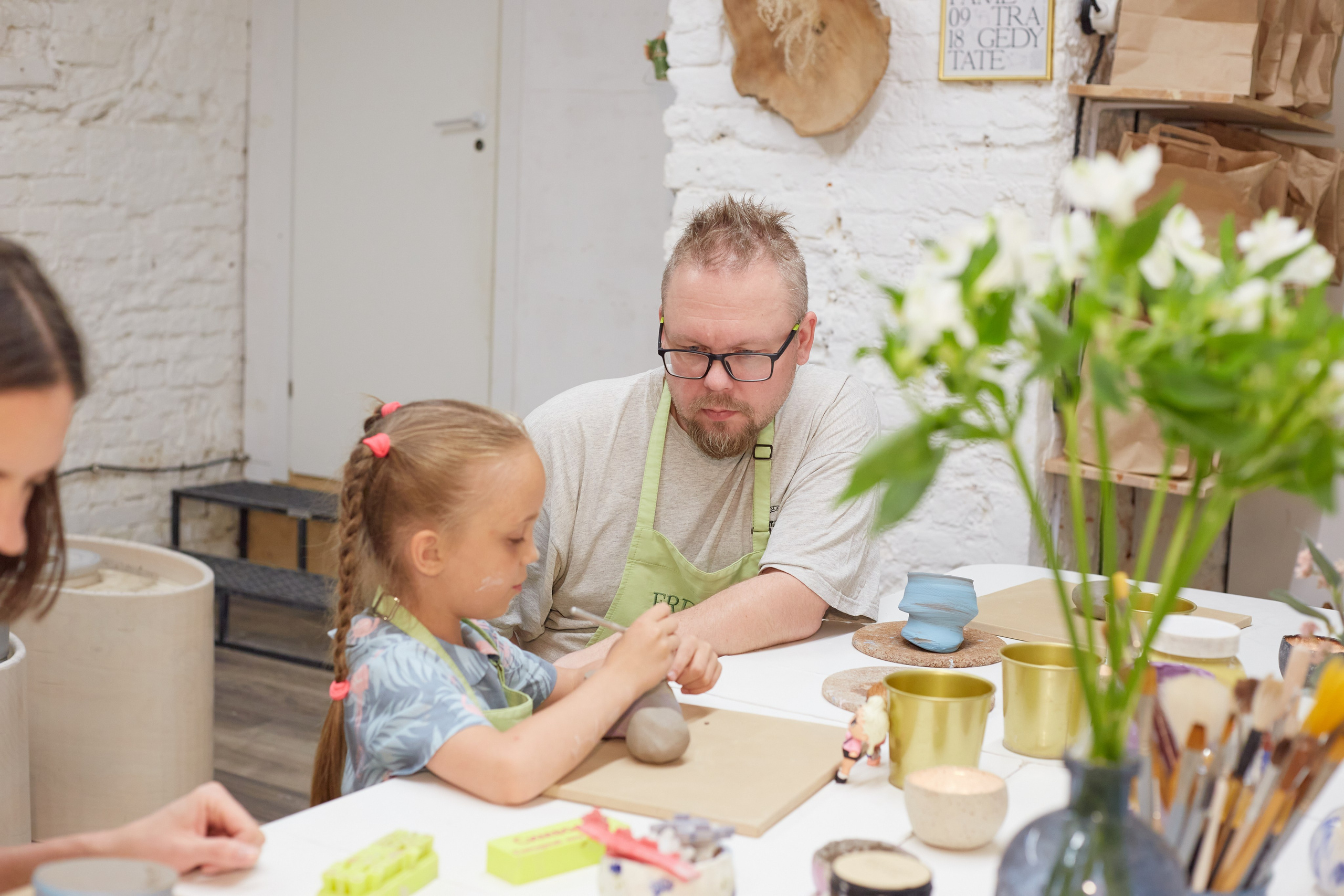 Семья в гончарной мастерской. Budanovaphoto.ru