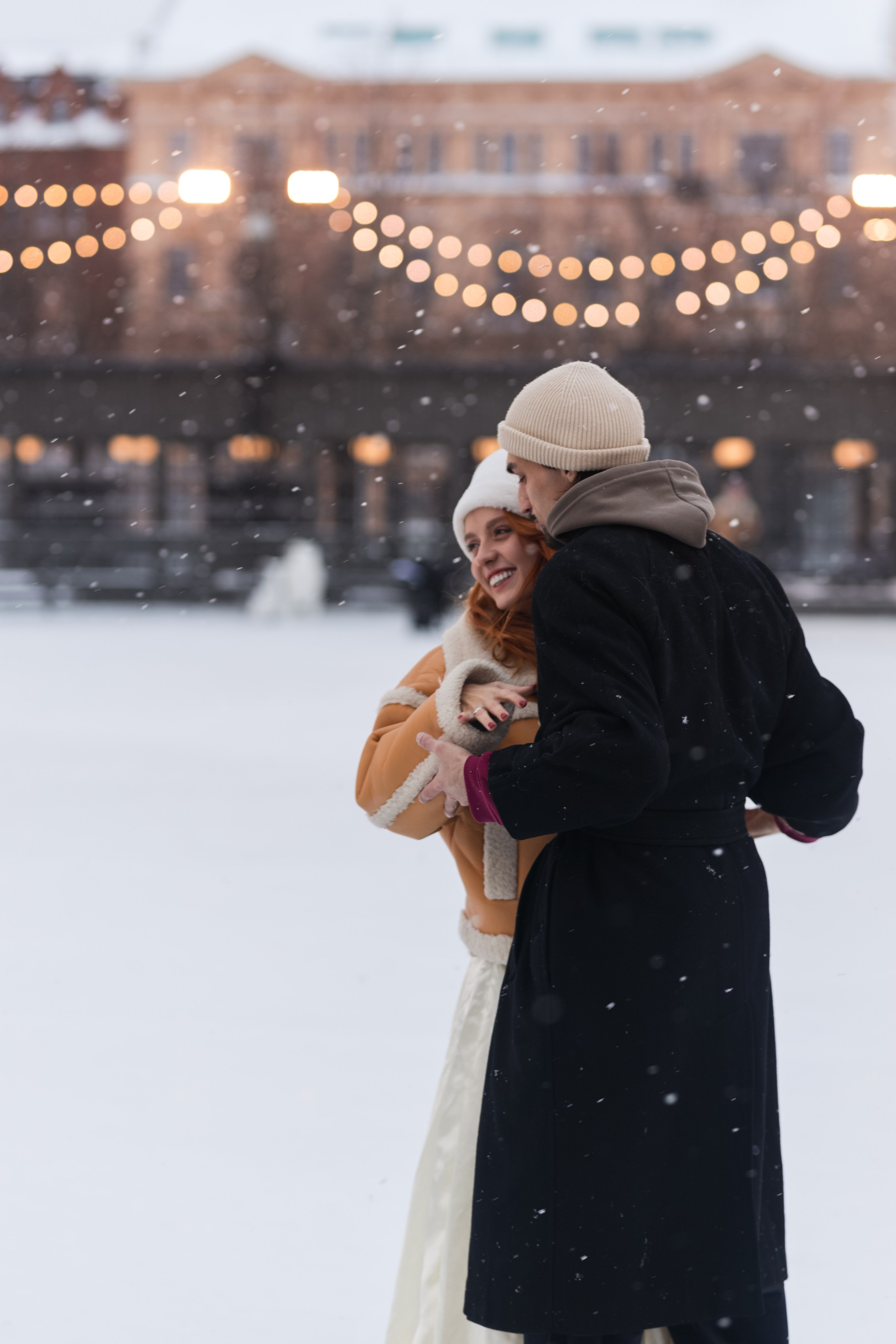 Лавстори Леси и Никиты на катке. Свадебный фотограф Беларусь Ольга Козыренко