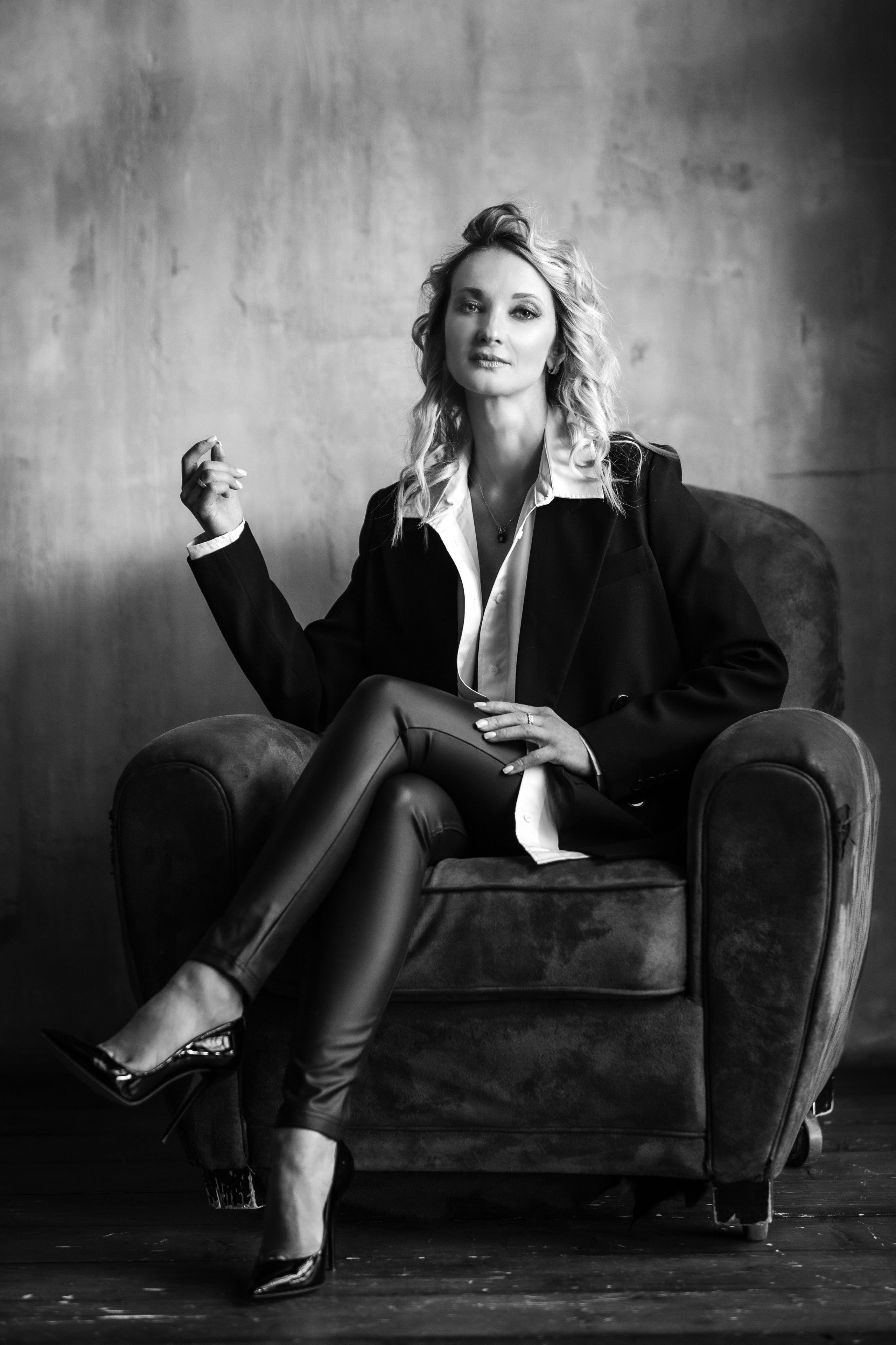 Женское. ЧБ Фотограф Ольга Лесли