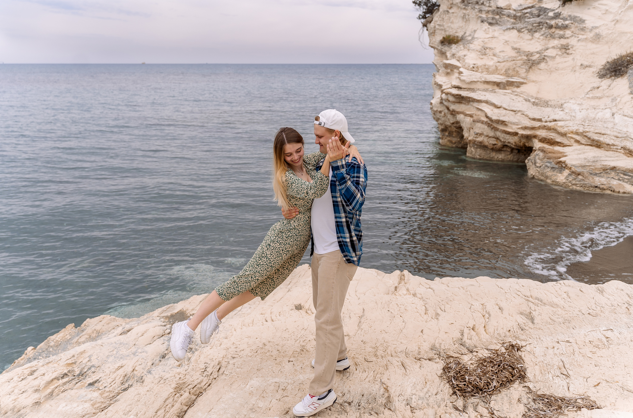 Артем и Алена. Камерная свадьба на Кипре. Свадебный и семейный фотограф Ирина Чернова