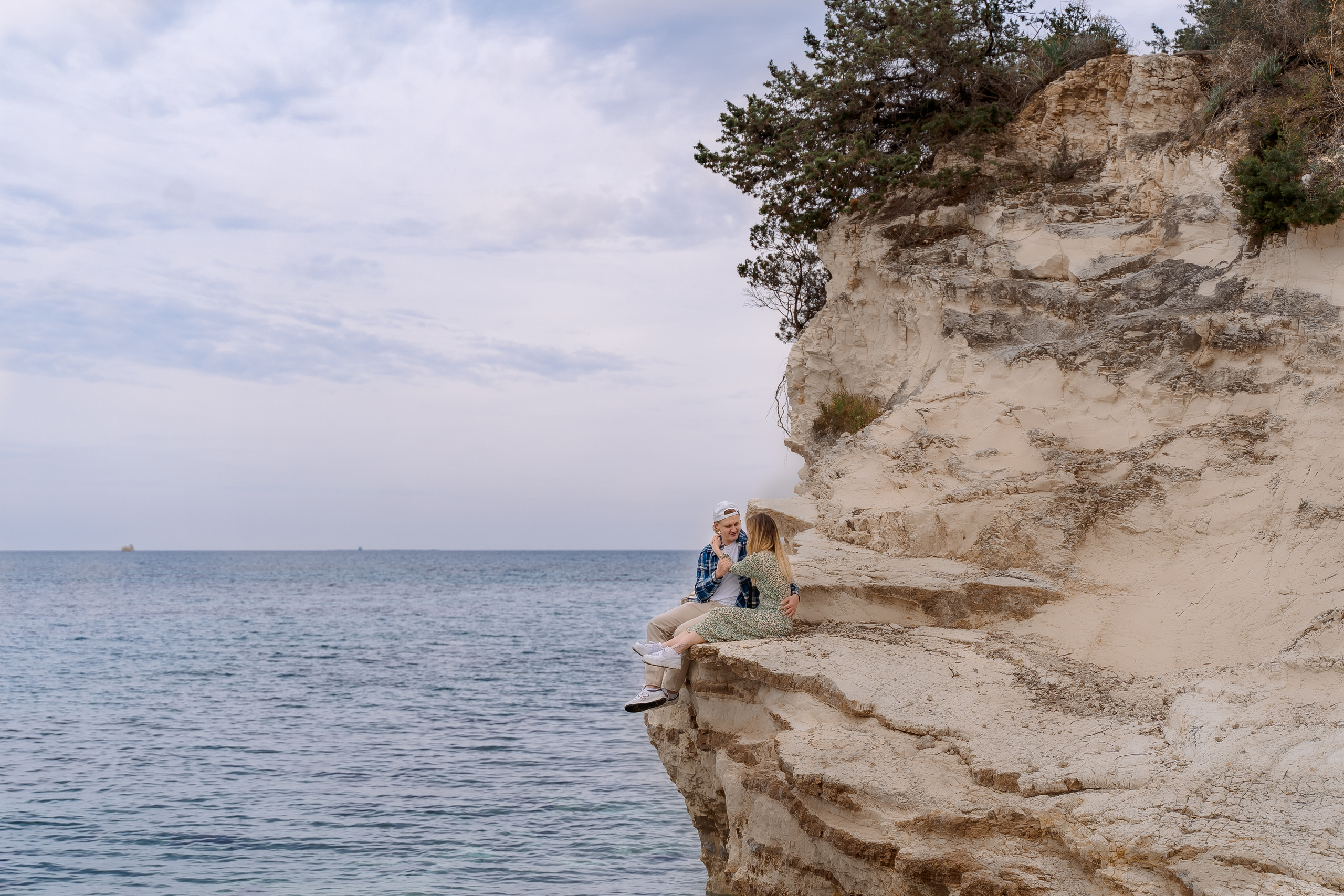 Артем и Алена. Камерная свадьба на Кипре. Свадебный и семейный фотограф Ирина Чернова