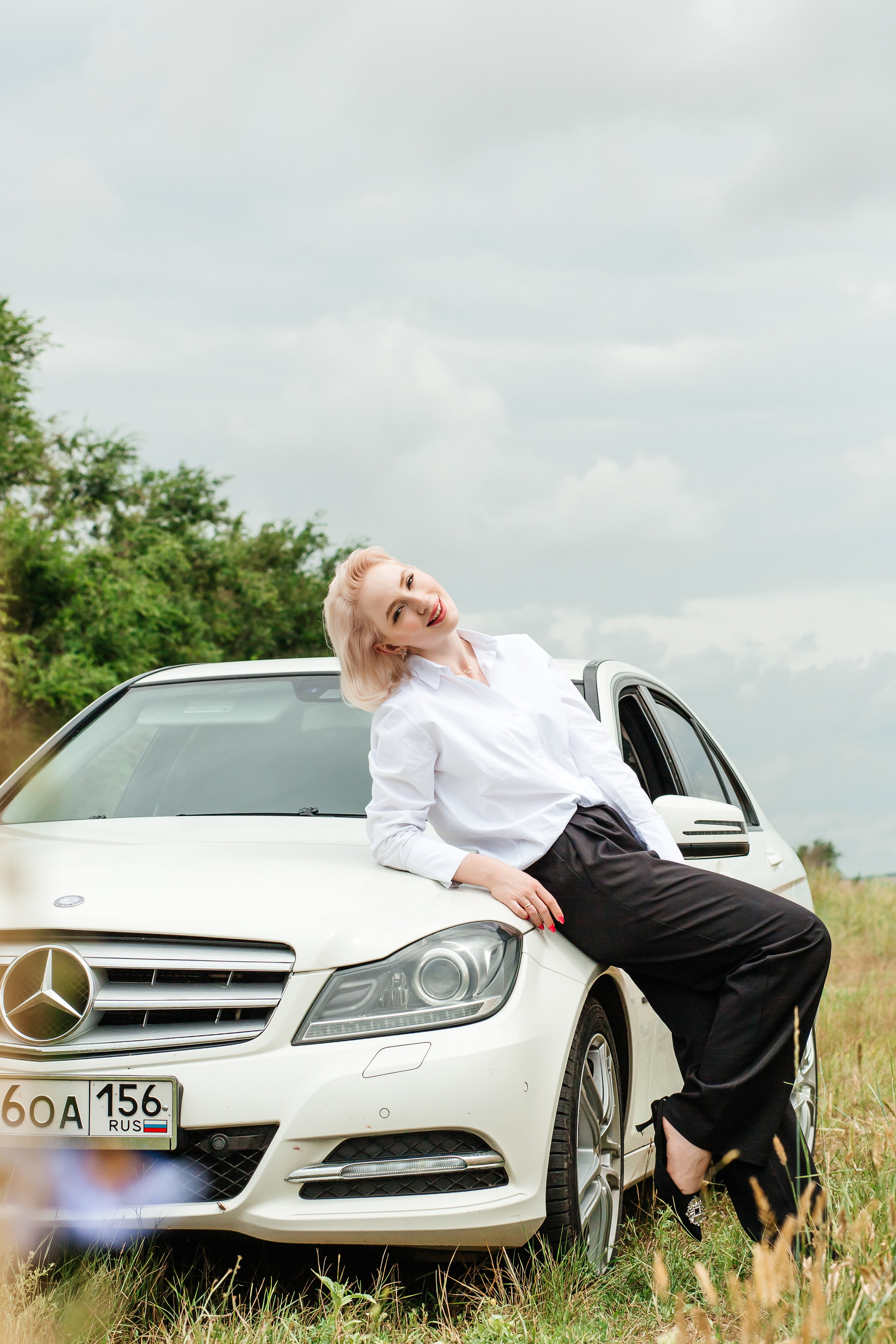 Александра фотосессия в поле. Женский фотограф в Оренбурге Ирина Заводчикова