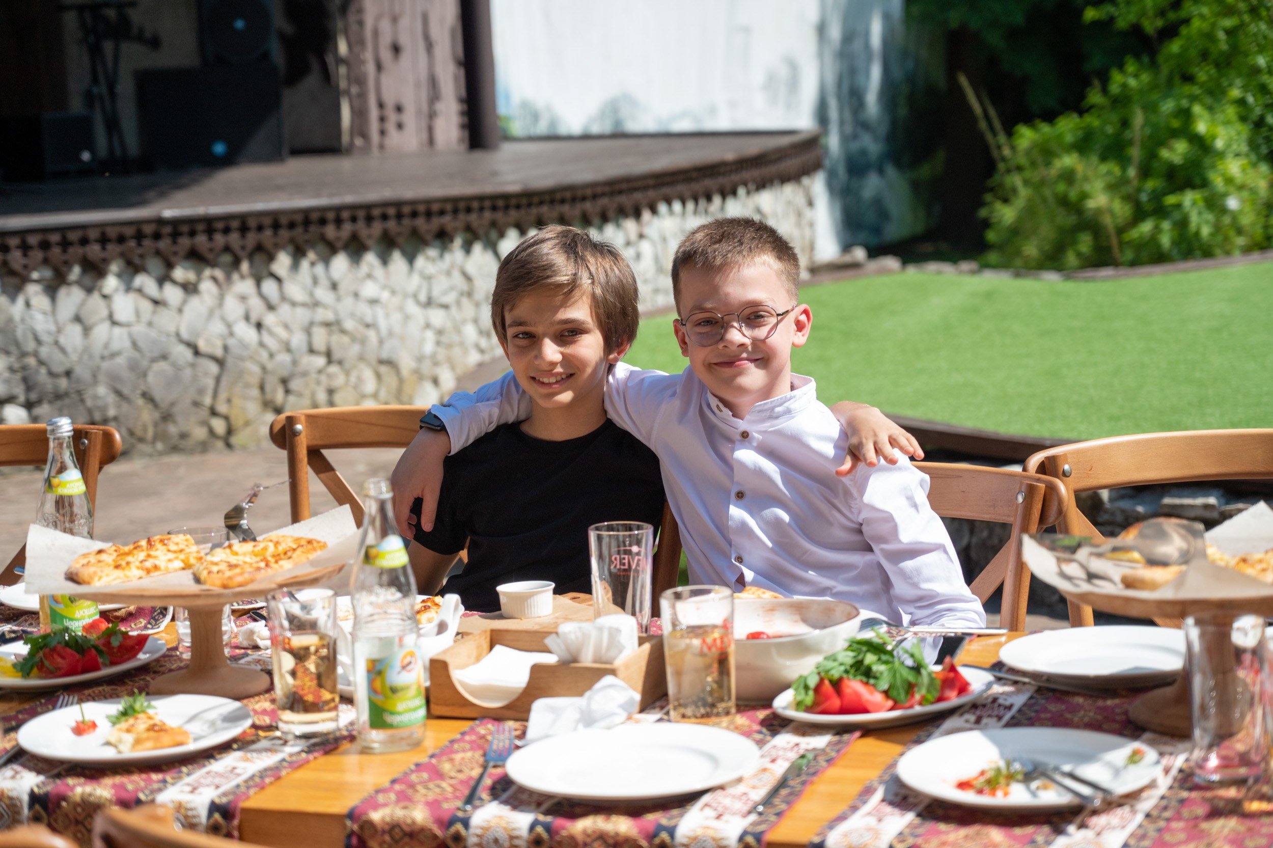 Праздник окончания учебного года 2024. Фотографирую счастливых людей в Сочи