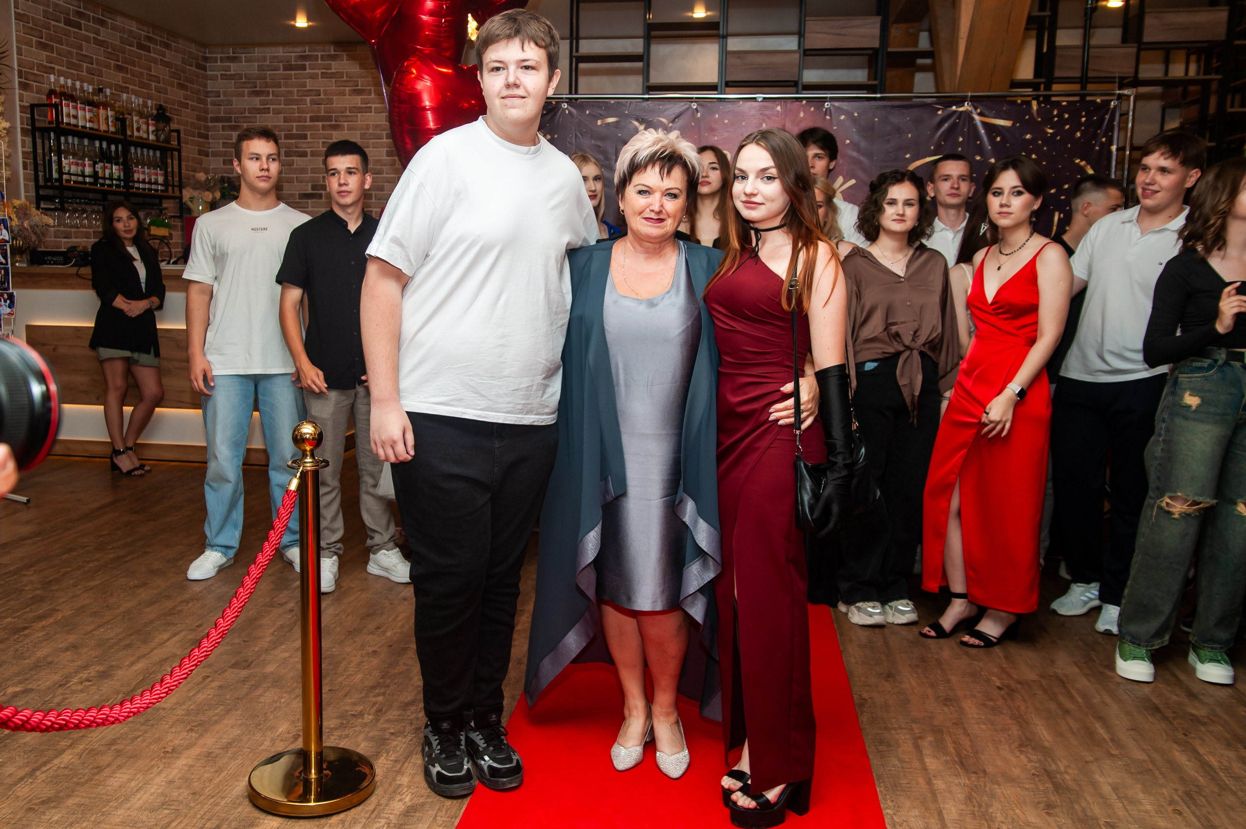 Выпускной МАОУ СОШ № 17 им. Эдуарда Есаяна. Свадебный и семейный фотограф Денис Лукьянов в Краснодаре, Краснодарском крае и Республике Крым