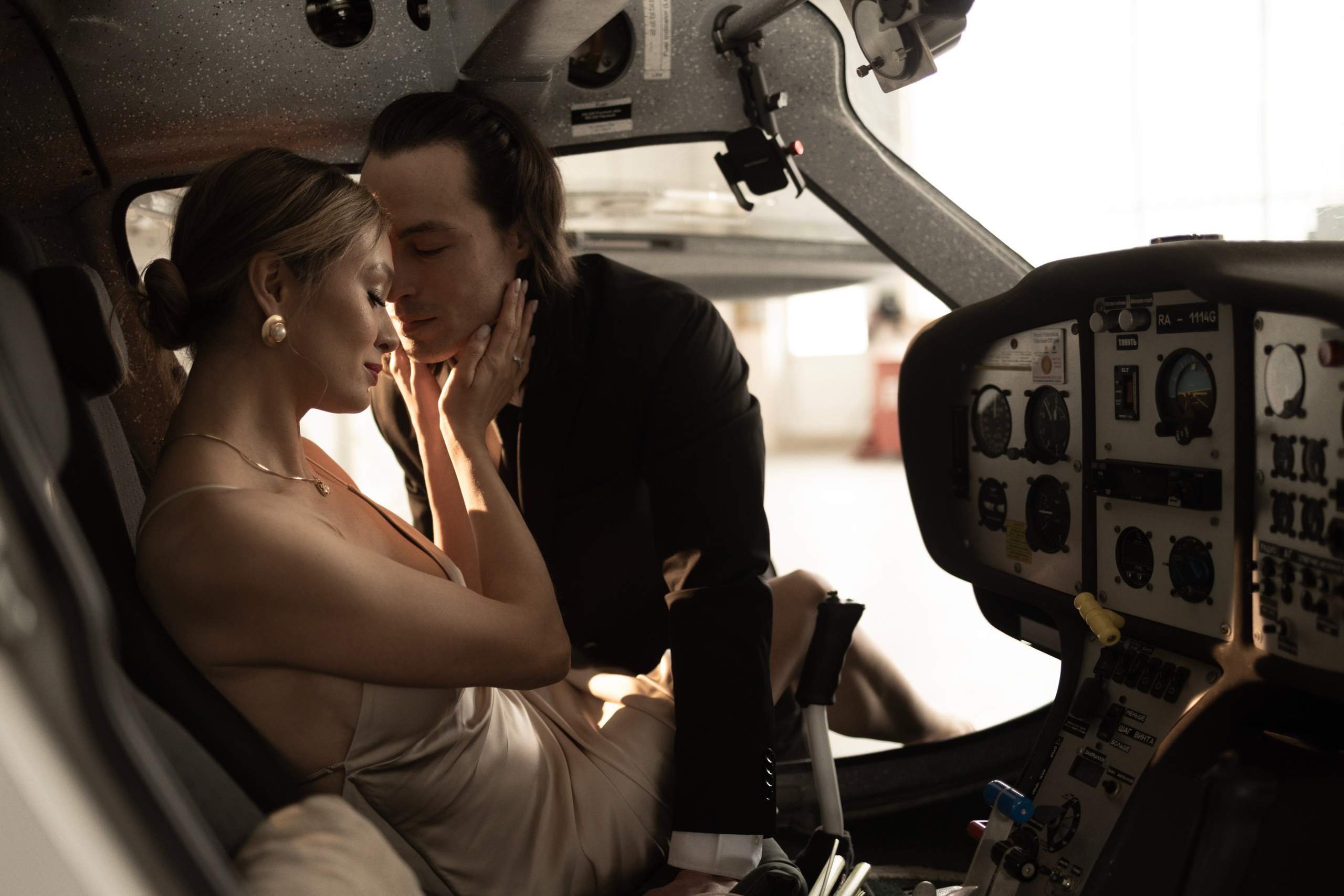 Свадебная на аэродроме. Фотограф Арина Шмакова