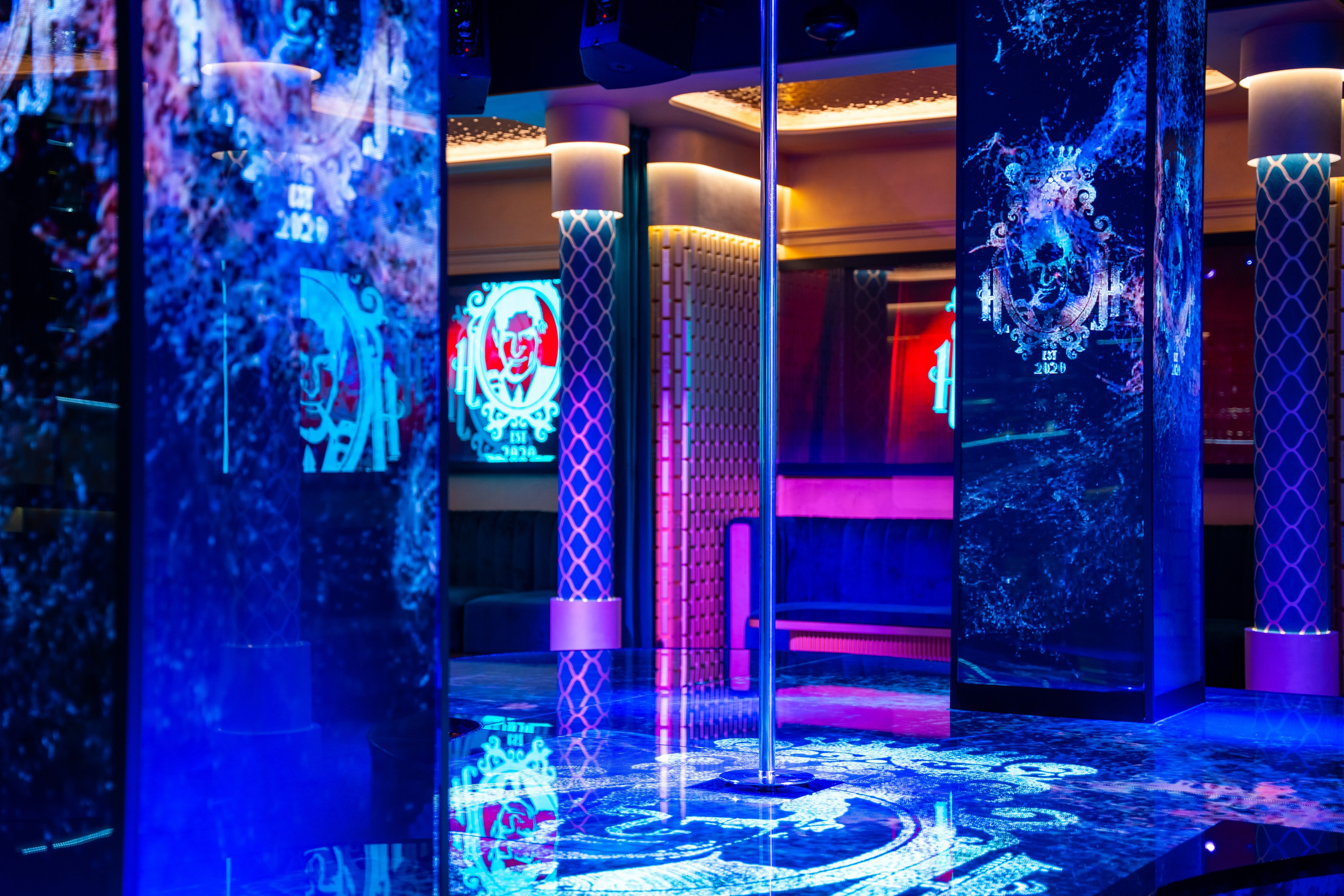 Фотосъемка интерьера стриптиз-клуба Hefner — элитный клуб Краснодара. Интерьерная фотосъемка клуба Hefner в Краснодаре — профессионально. Шедевры для Вас! Фотограф и Видеограф в Краснодаре Пахиев Руслан