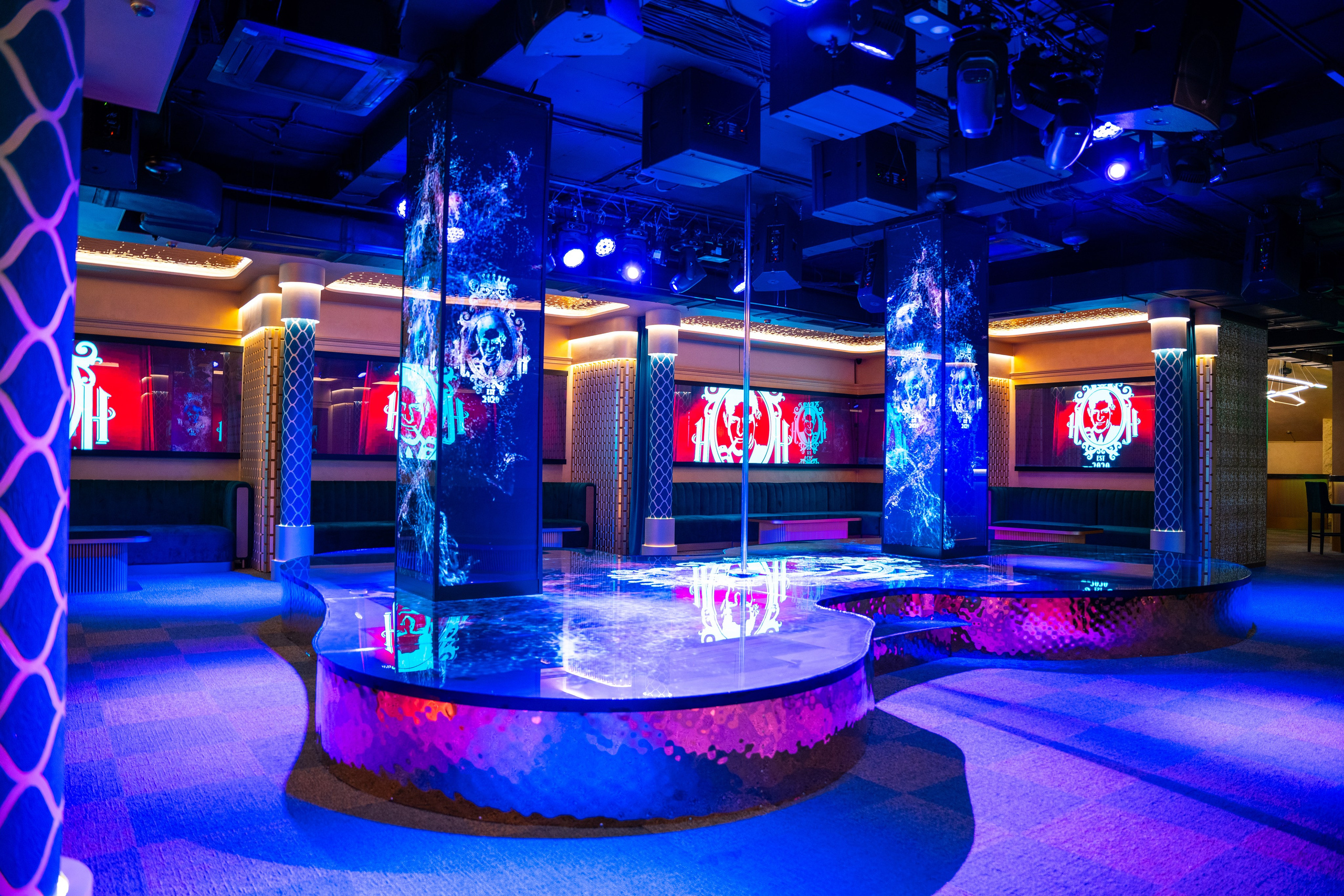 Фотосъемка интерьера стриптиз-клуба Hefner — элитный клуб Краснодара. Интерьерная фотосъемка клуба Hefner в Краснодаре — профессионально. Шедевры для Вас! Фотограф и Видеограф в Краснодаре Пахиев Руслан