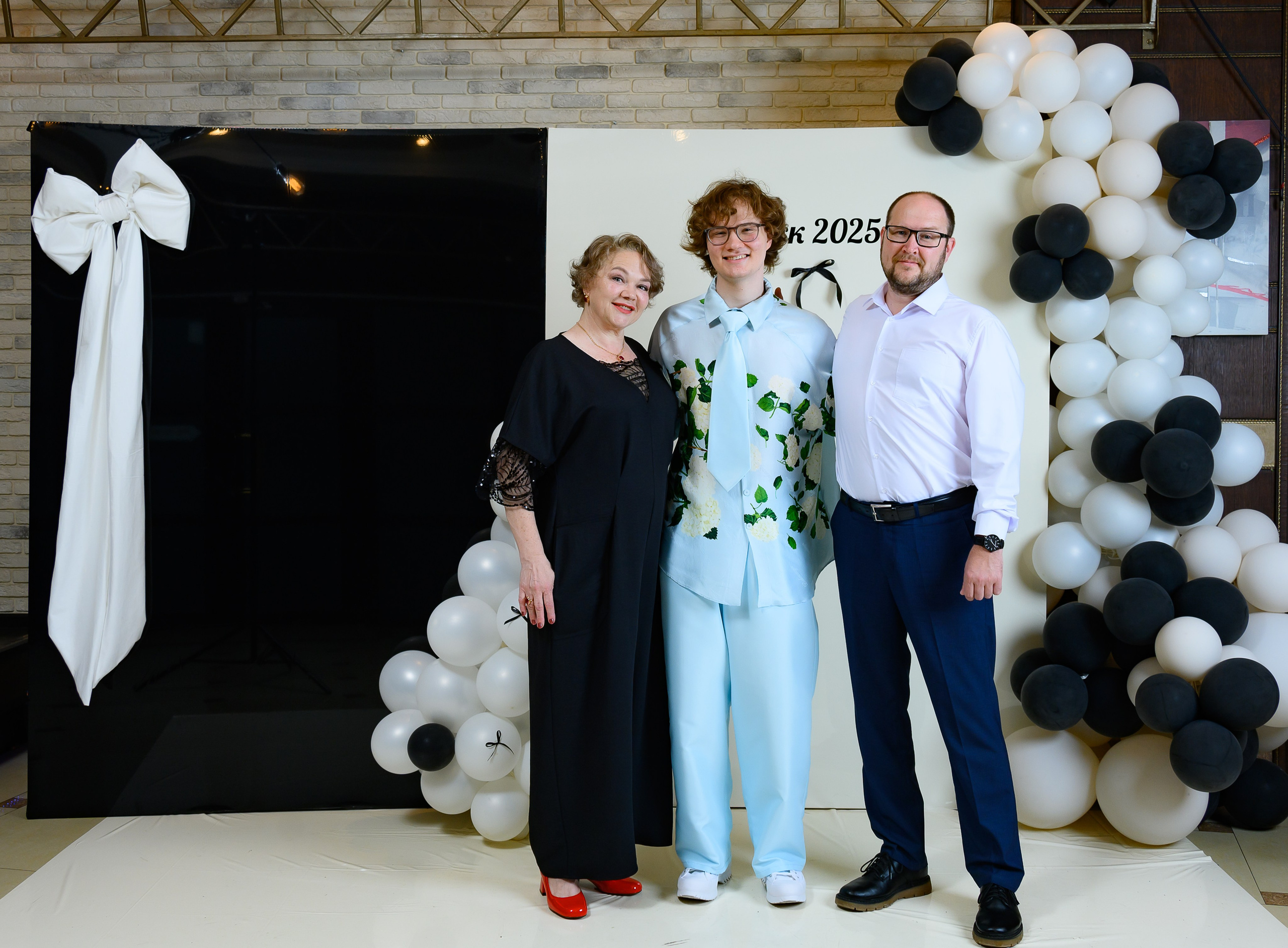 Выпускной 2025 11 кл. Семейный и детский фотограф в Новороссийске Лебедева Елена