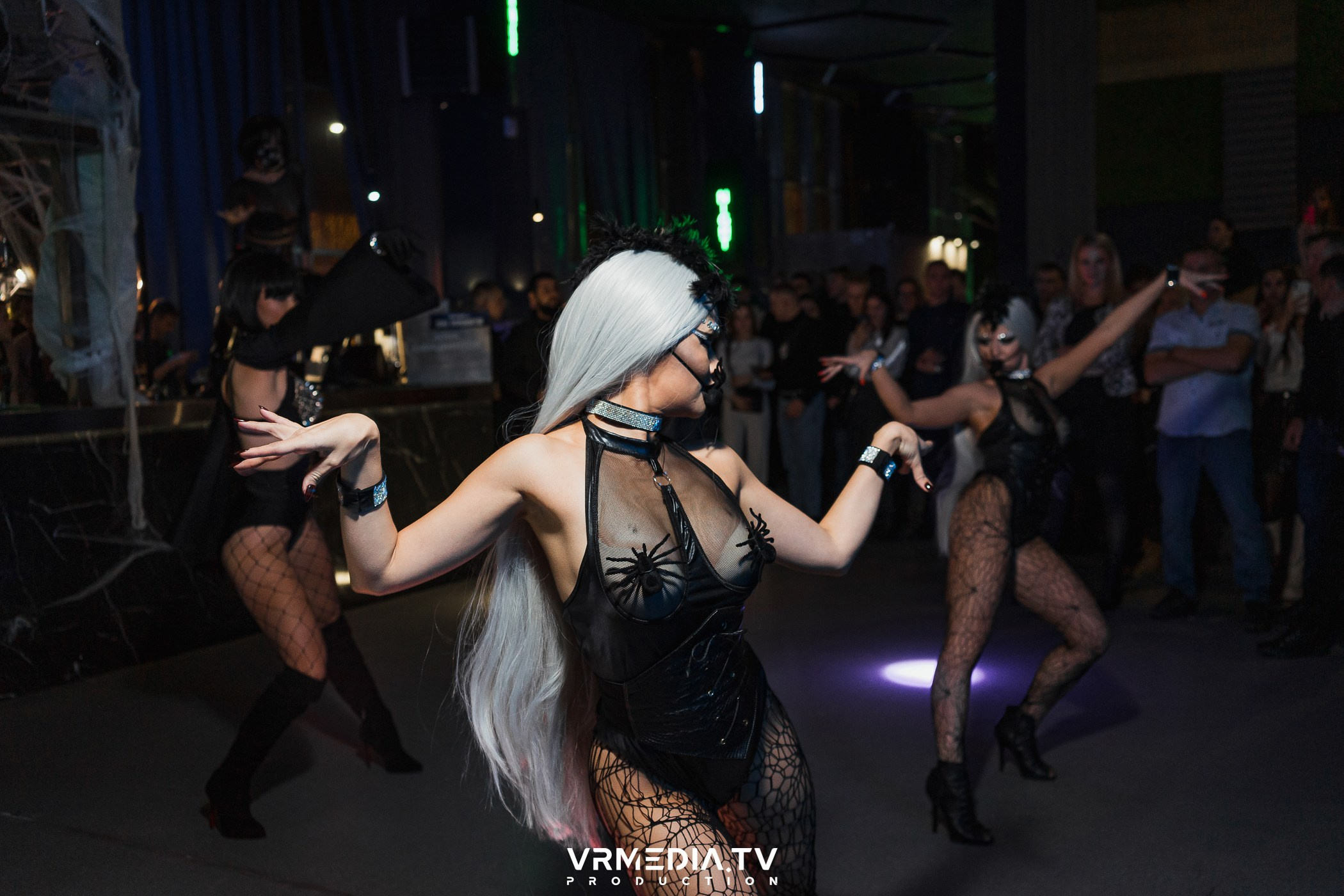 Halloween ARACHNOPHOBIA в баре «Друзья»