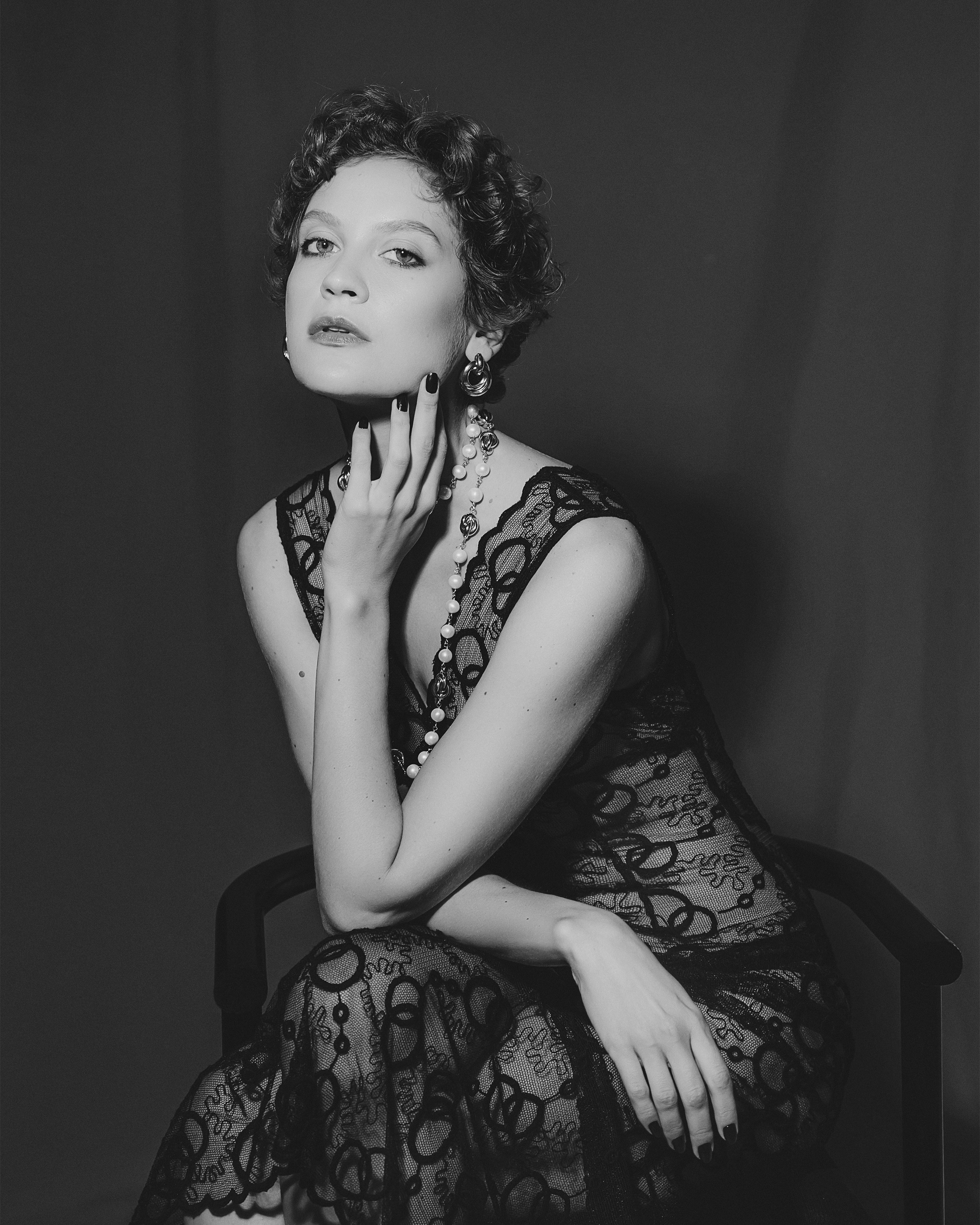 Позирование сидя. Профессиональный фотограф в Москве