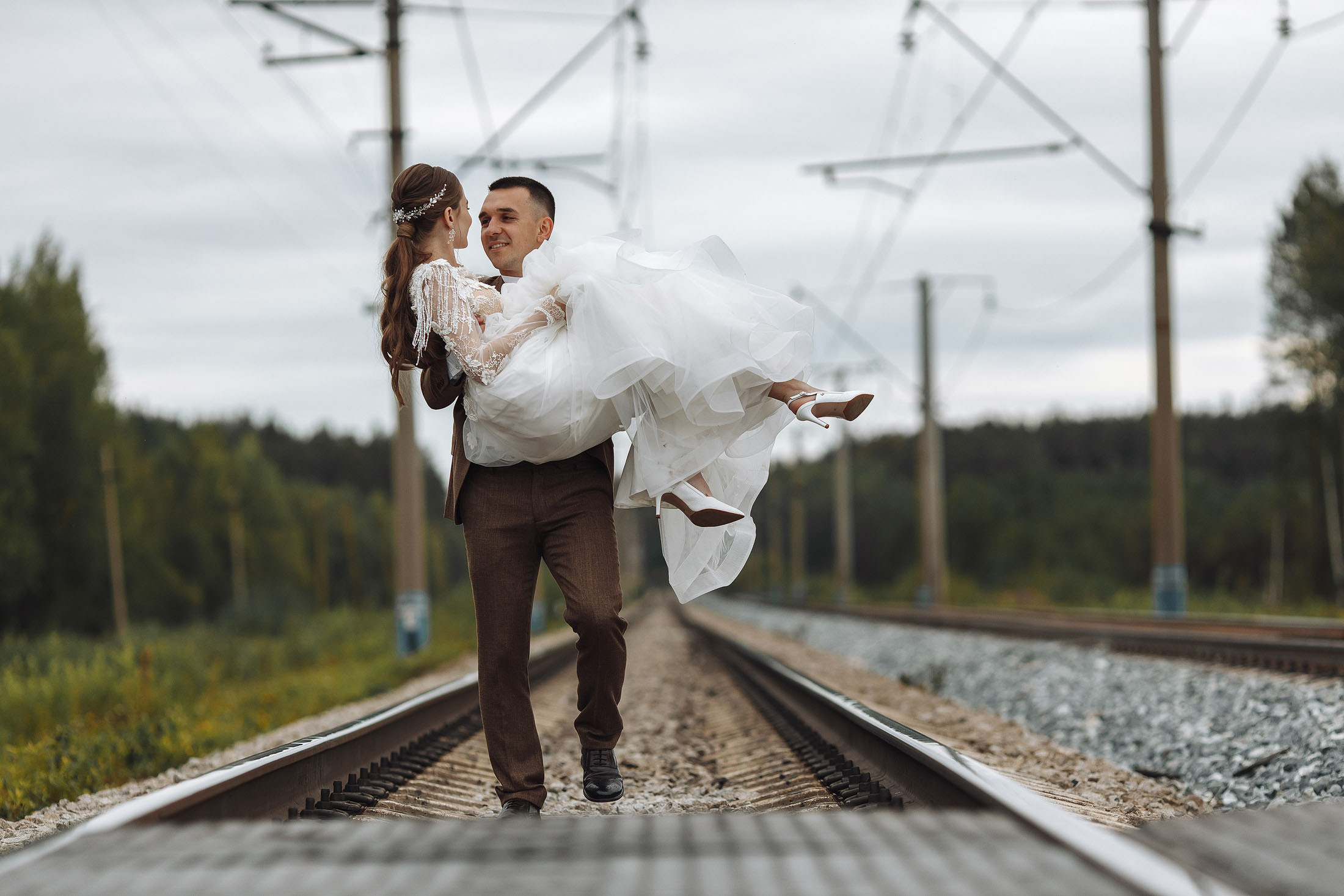 невеста на руках