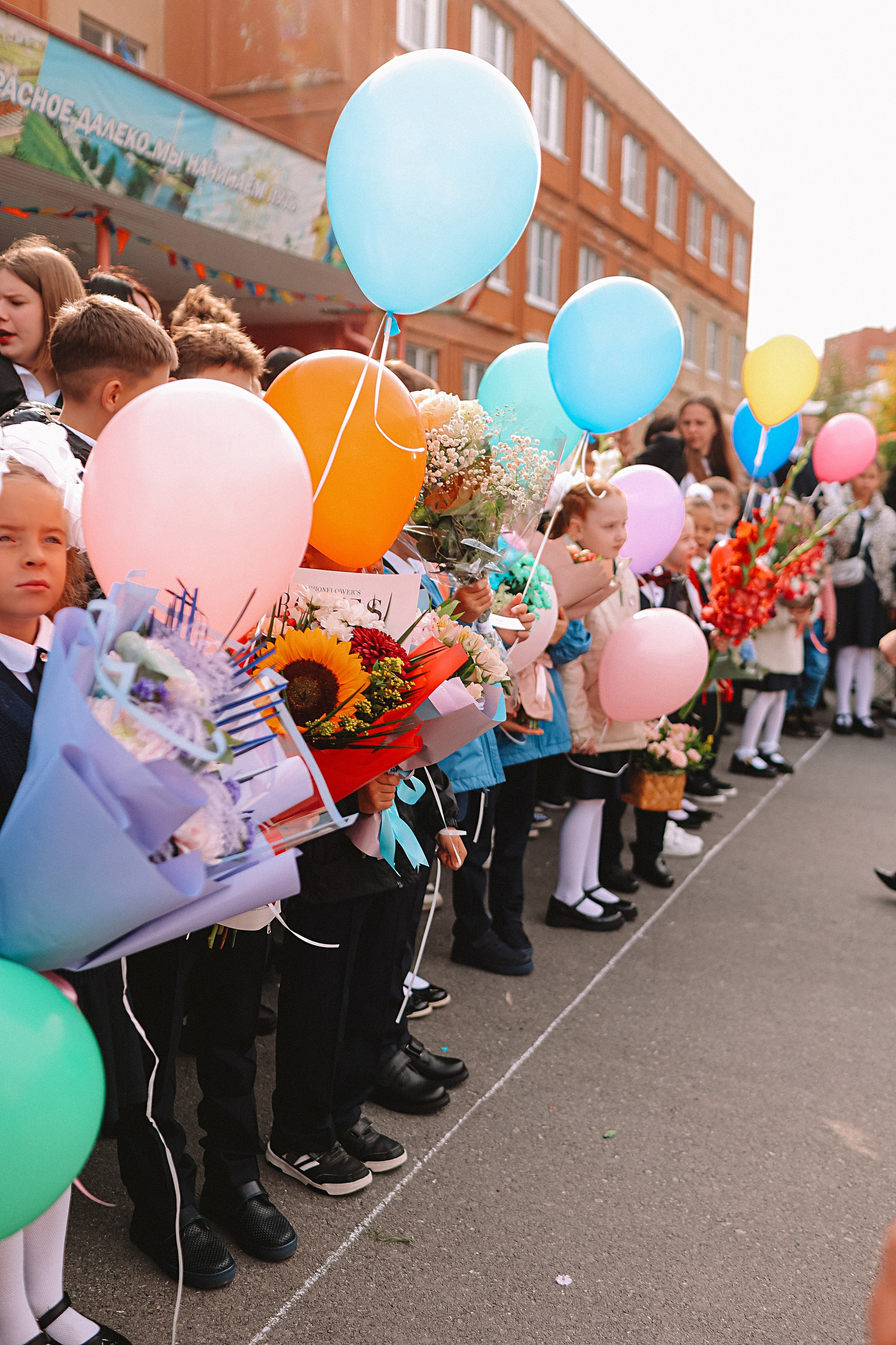 1 сентября линейка+кл час+портреты. Семейный фотограф Тюмень, фотограф на роды Салмина Мария