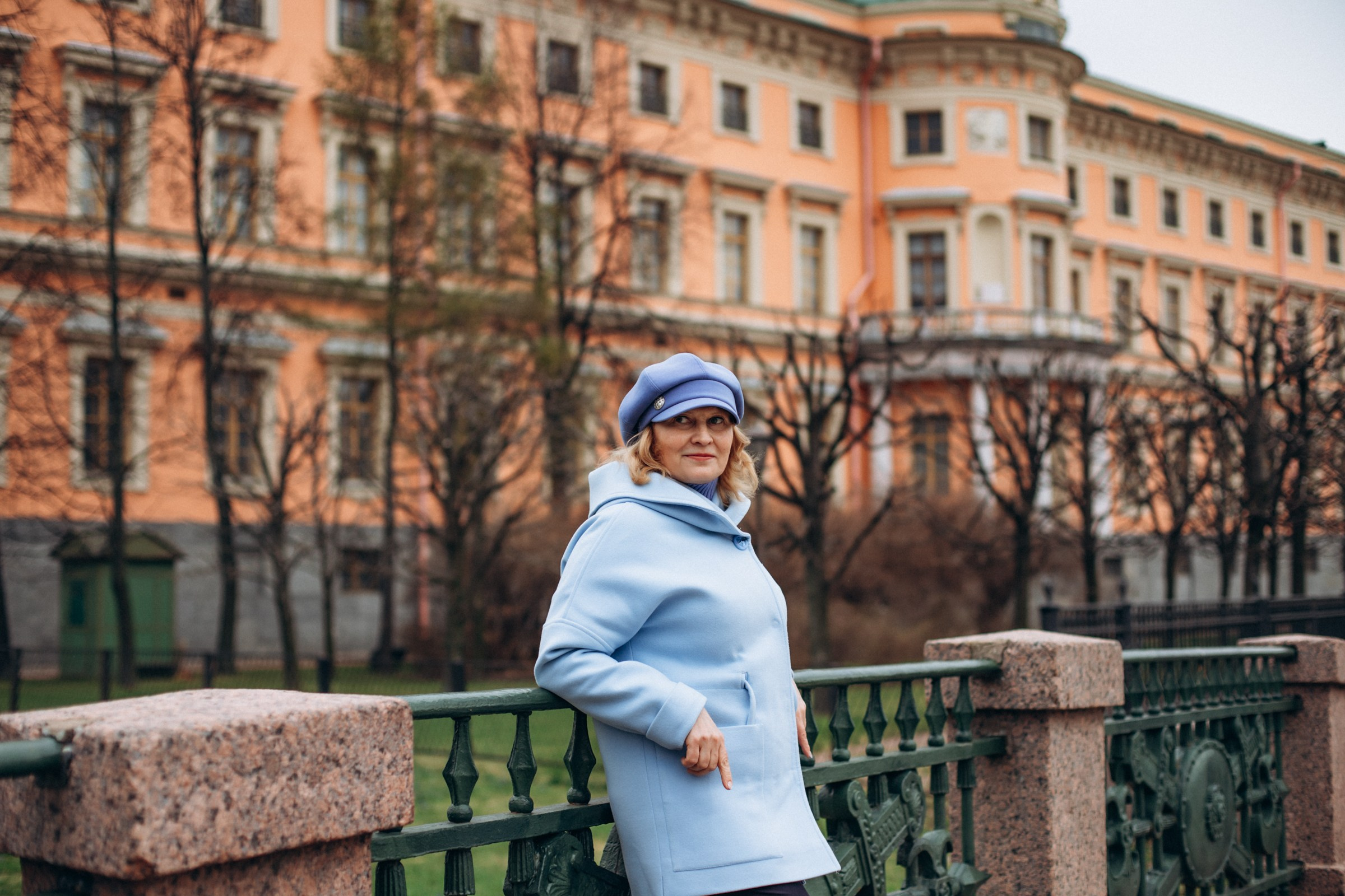 Наталья в апреле. Фотопрогулка в Петербурге. Индивидуальный и семейный фотограф в Санкт-Петербурге