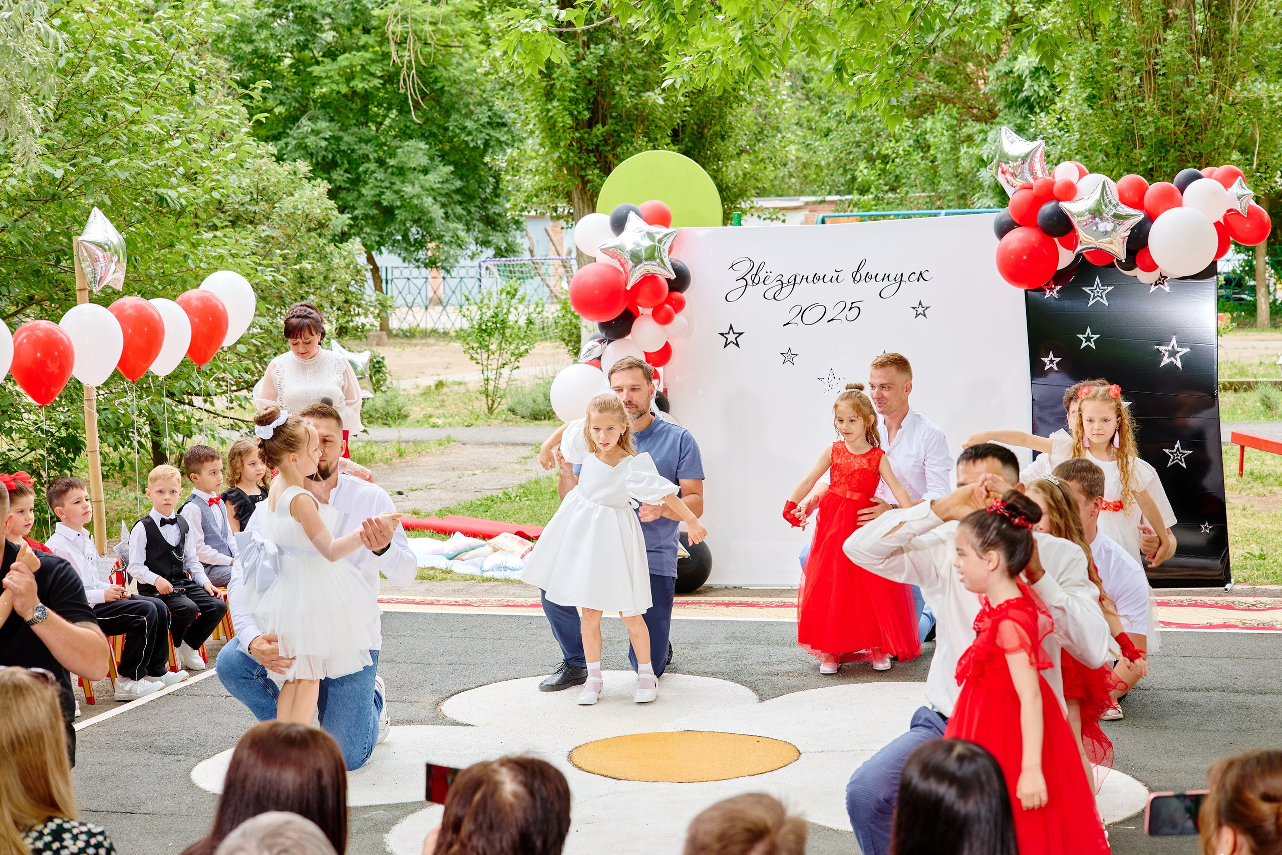 Выпускной 45 сад. Фотограф Выпускные альбомы Таганрог Сергей Коробченко