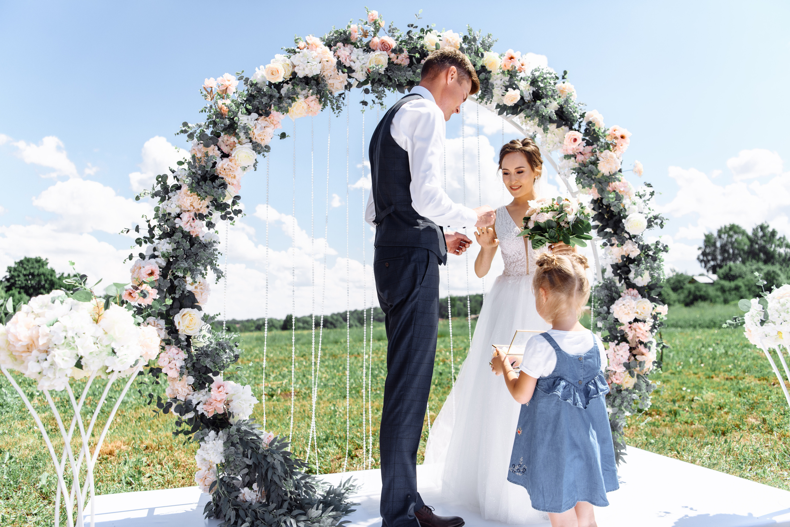 Свадебная фотосессия и выездная регистрация на природе. Свадебный и семейный фотограф в Уфе | Винс Константин | Фотопроекты