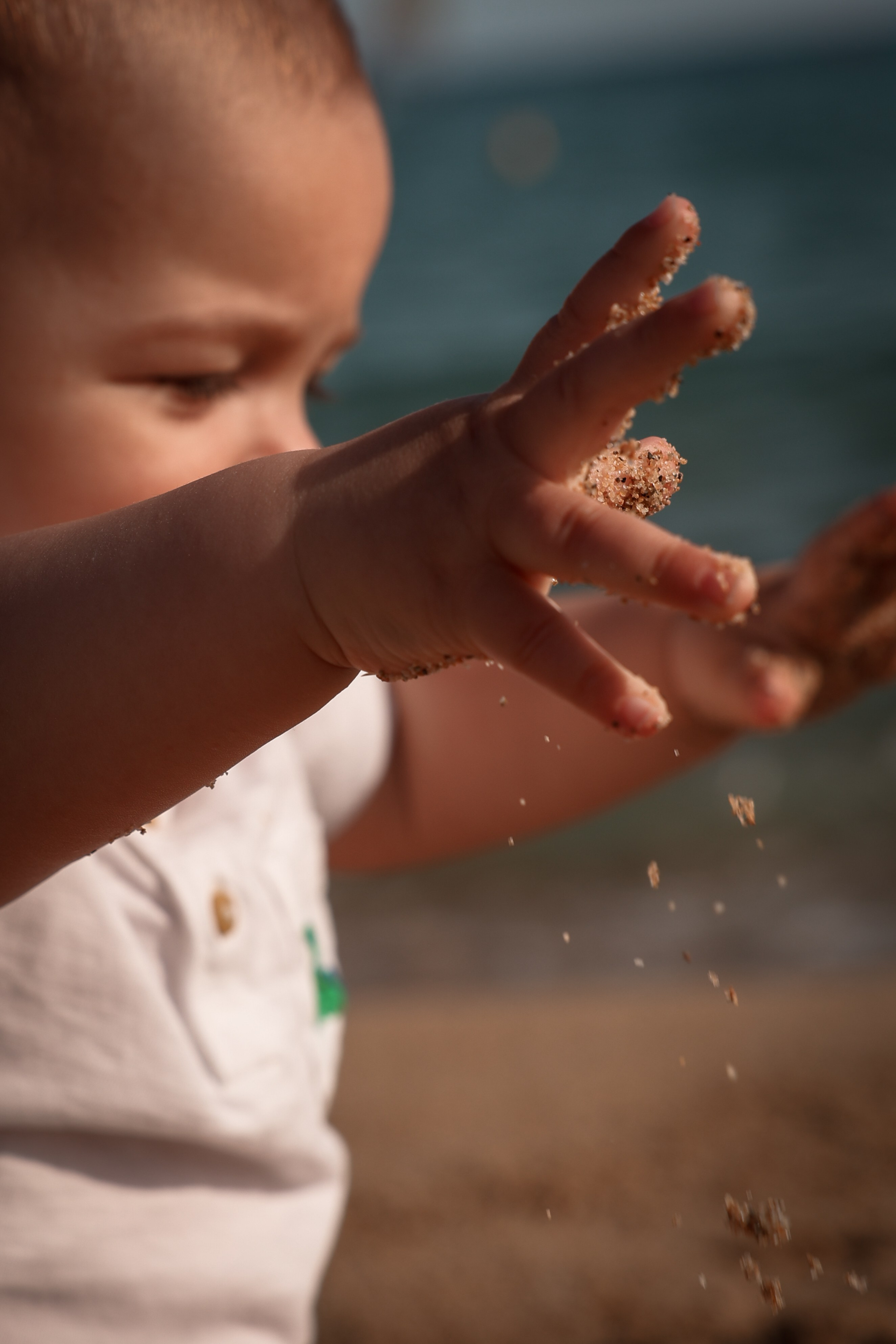 Family pizza at the sea. Natalia Zhuravleva|family, newborn, maternity photographer in Barcelona