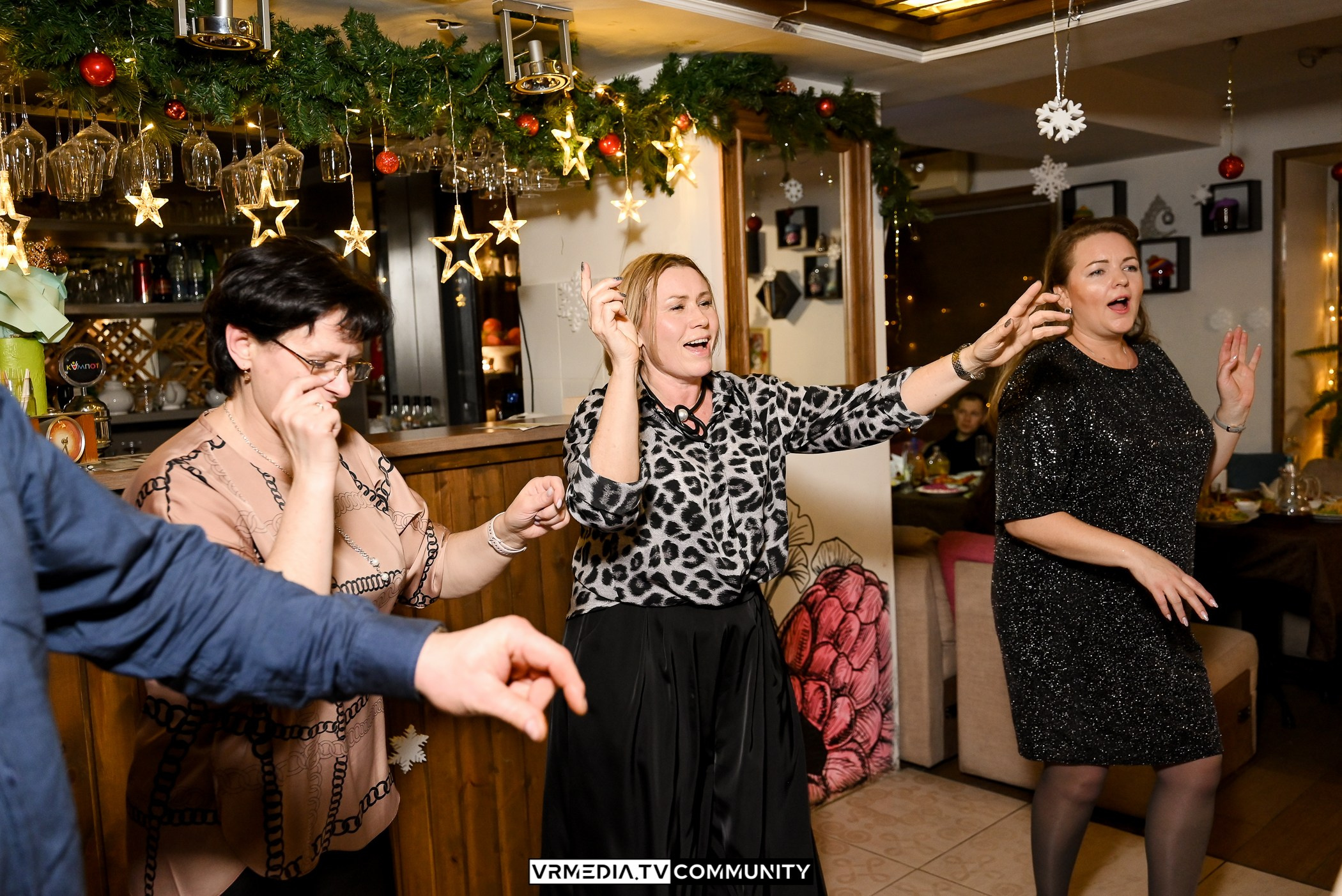 Новогодний вечер в кафе «КАмпот»