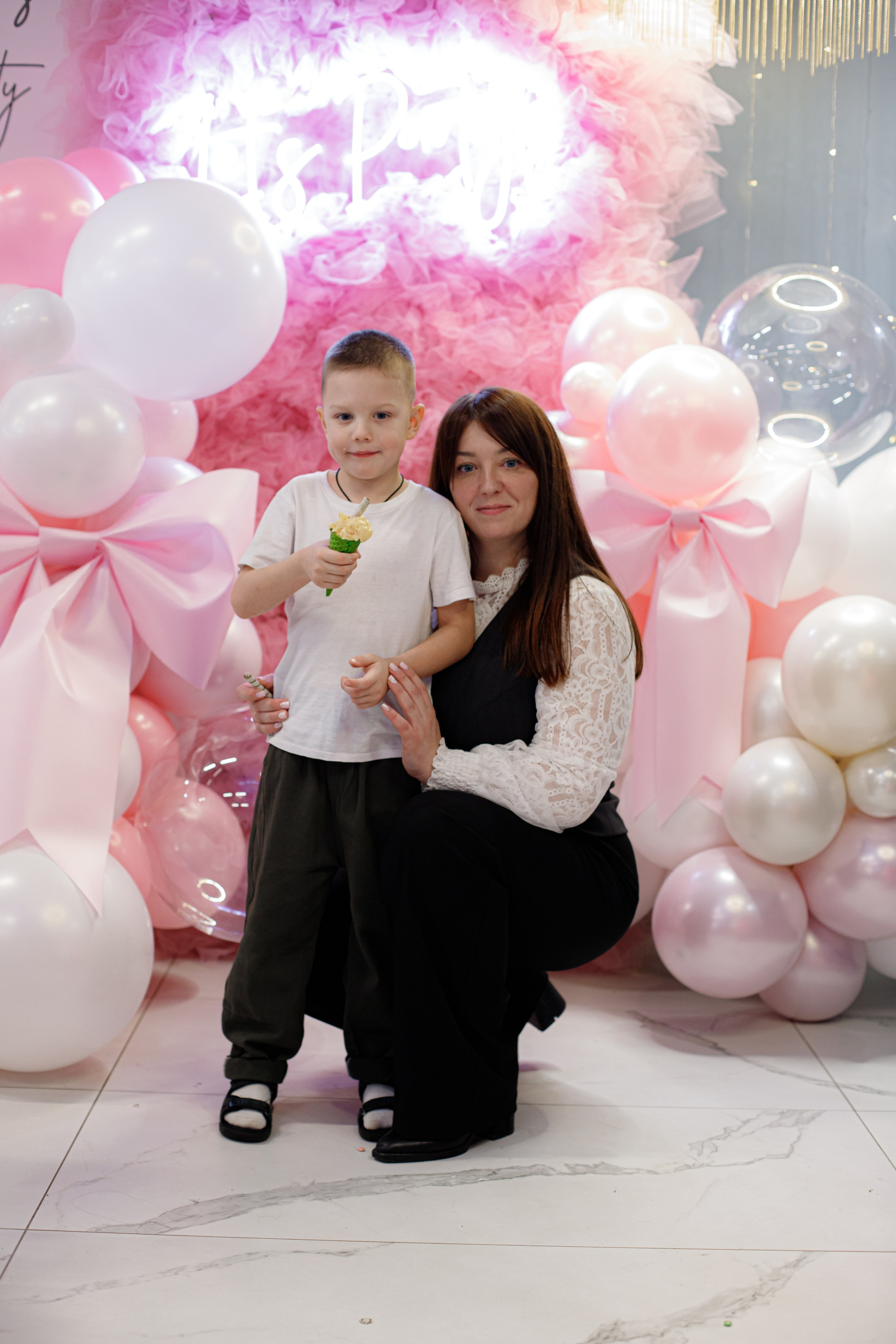 ASIA'S BIRTHDAY PARTY. Photokarish