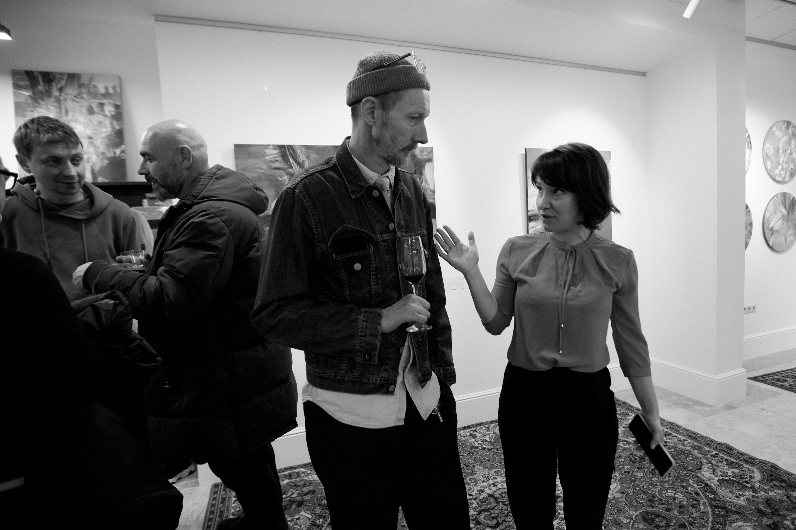 Открытие выставки краснодарской художницы Ларисы Блохиной. Фотограф Юлия Маринина