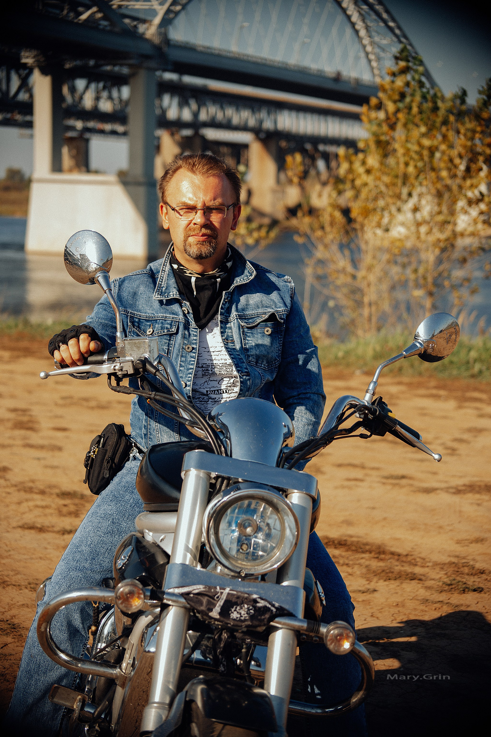 Дмитрий с мотоциклом. Детский и семейный фотограф, фотограф мероприятий Нижний Новгород