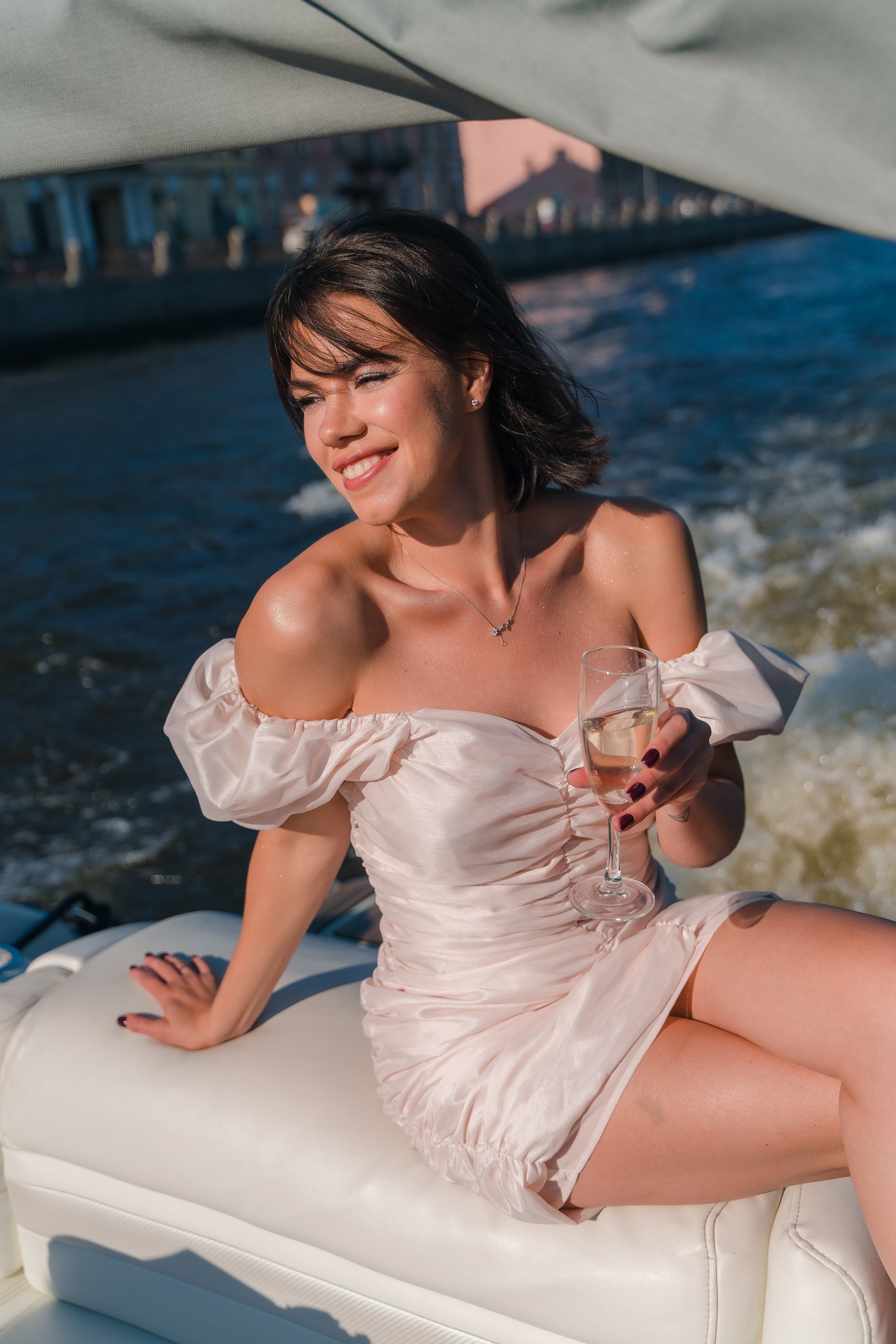 Фотосъемка девичника, встреча девушек, веселые женские портреты