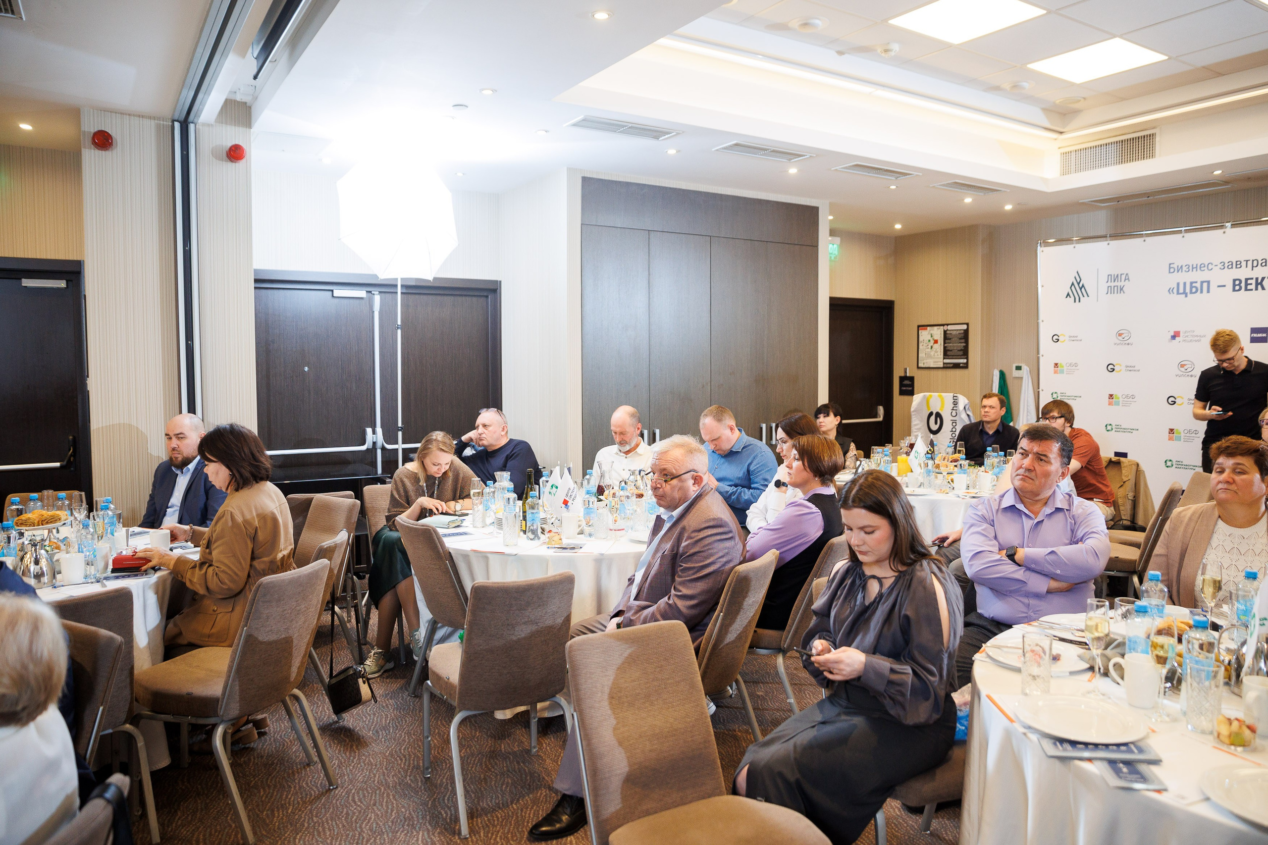 День 3. Конференция. Бизнес-завтрак. Фотограф Шейдаев Эмин г. Волгоград