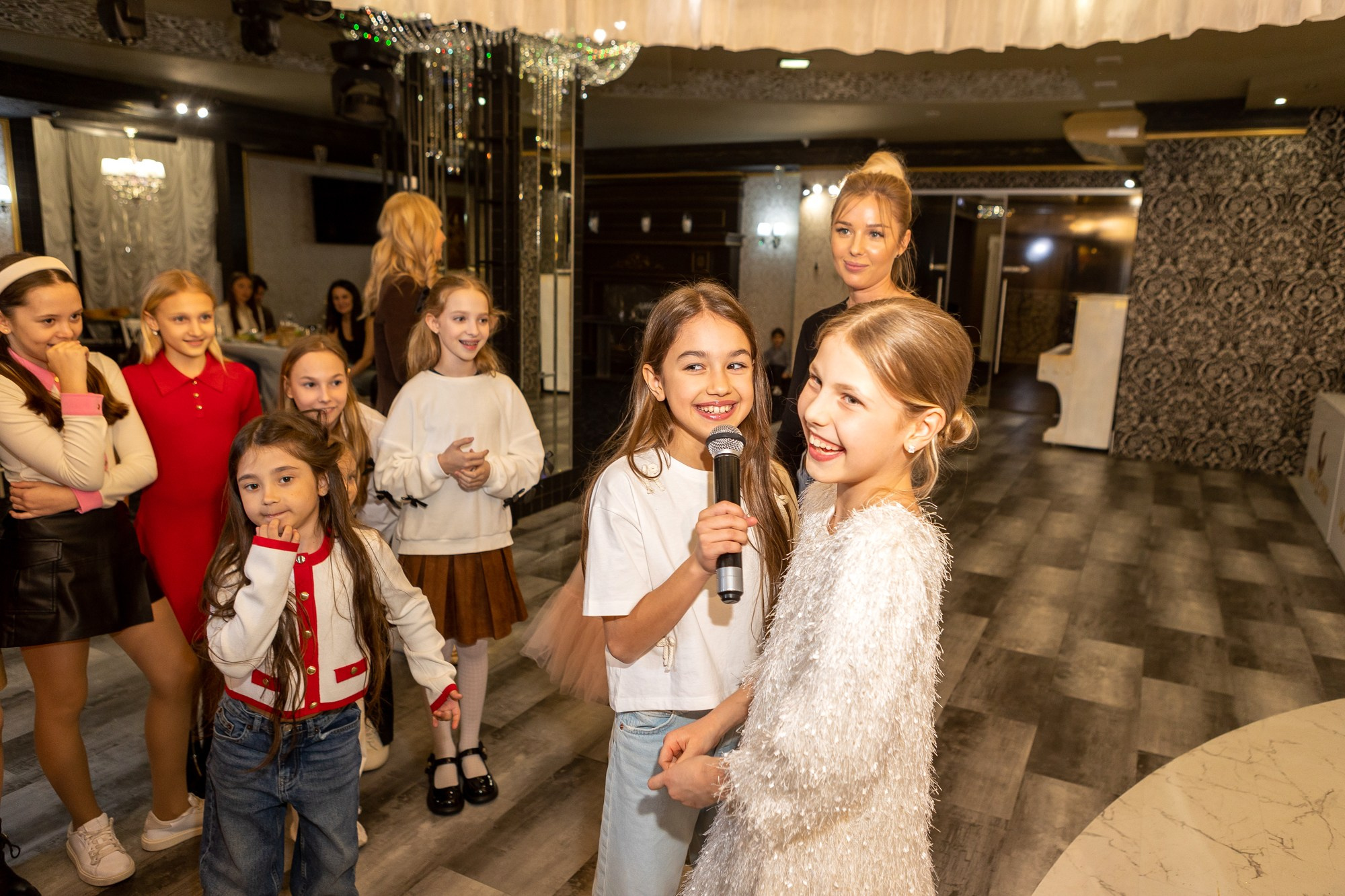 День Рождения Даши в ресторане MonCher. Фотограф в Оренбурге. Профессиональный фотограф