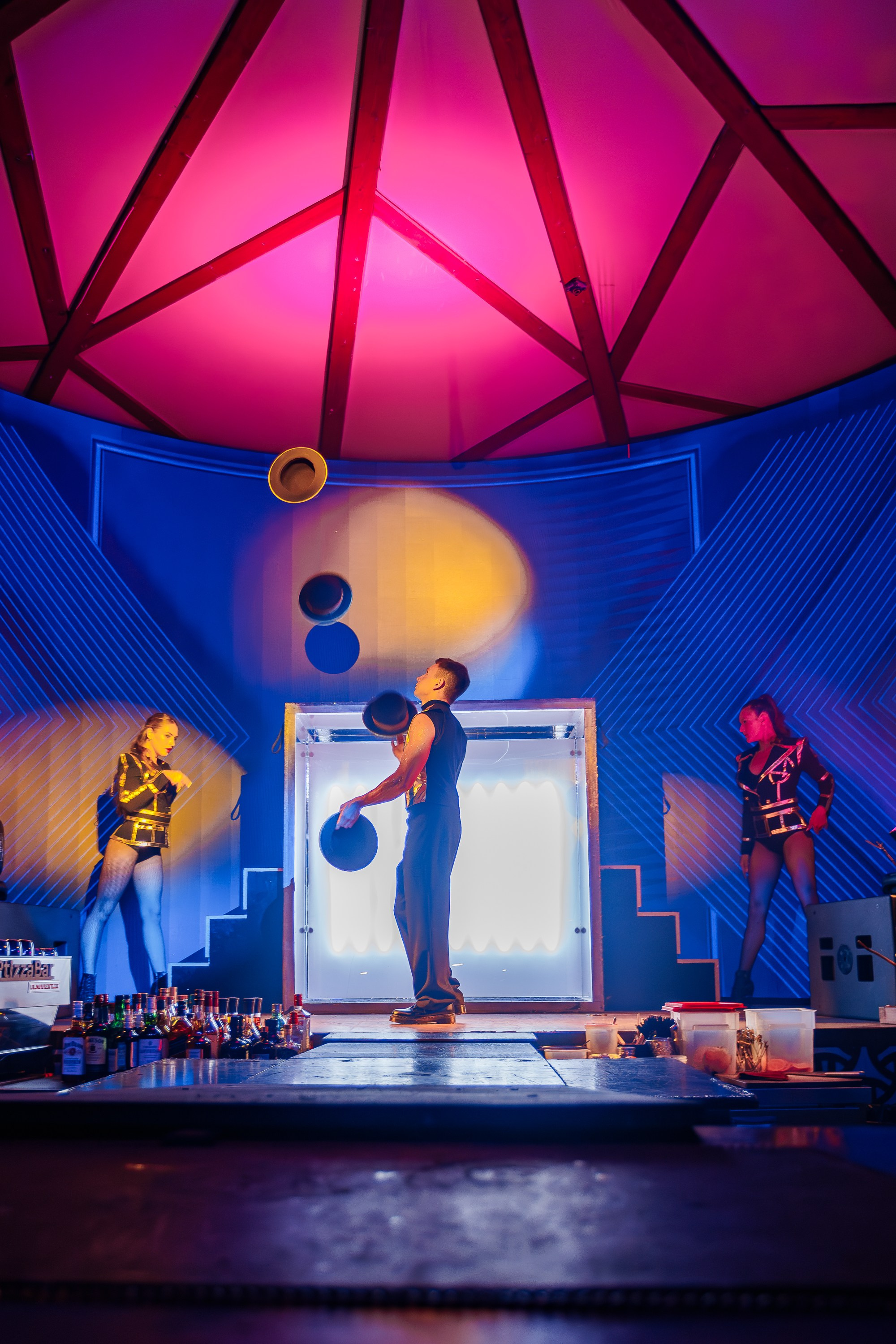 PTIZZA SHOW. Gold & Black in Ptizza Bar_Ялта_6.07.2025. Аминов Руслан | Фотограф