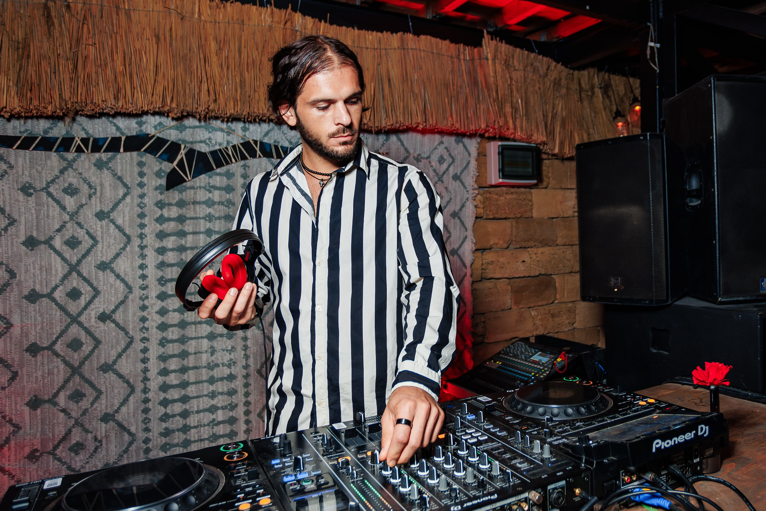 «LYRIQ"_Чайка на пляже_Ялта_15.08.2025 г. Аминов Руслан | Фотограф