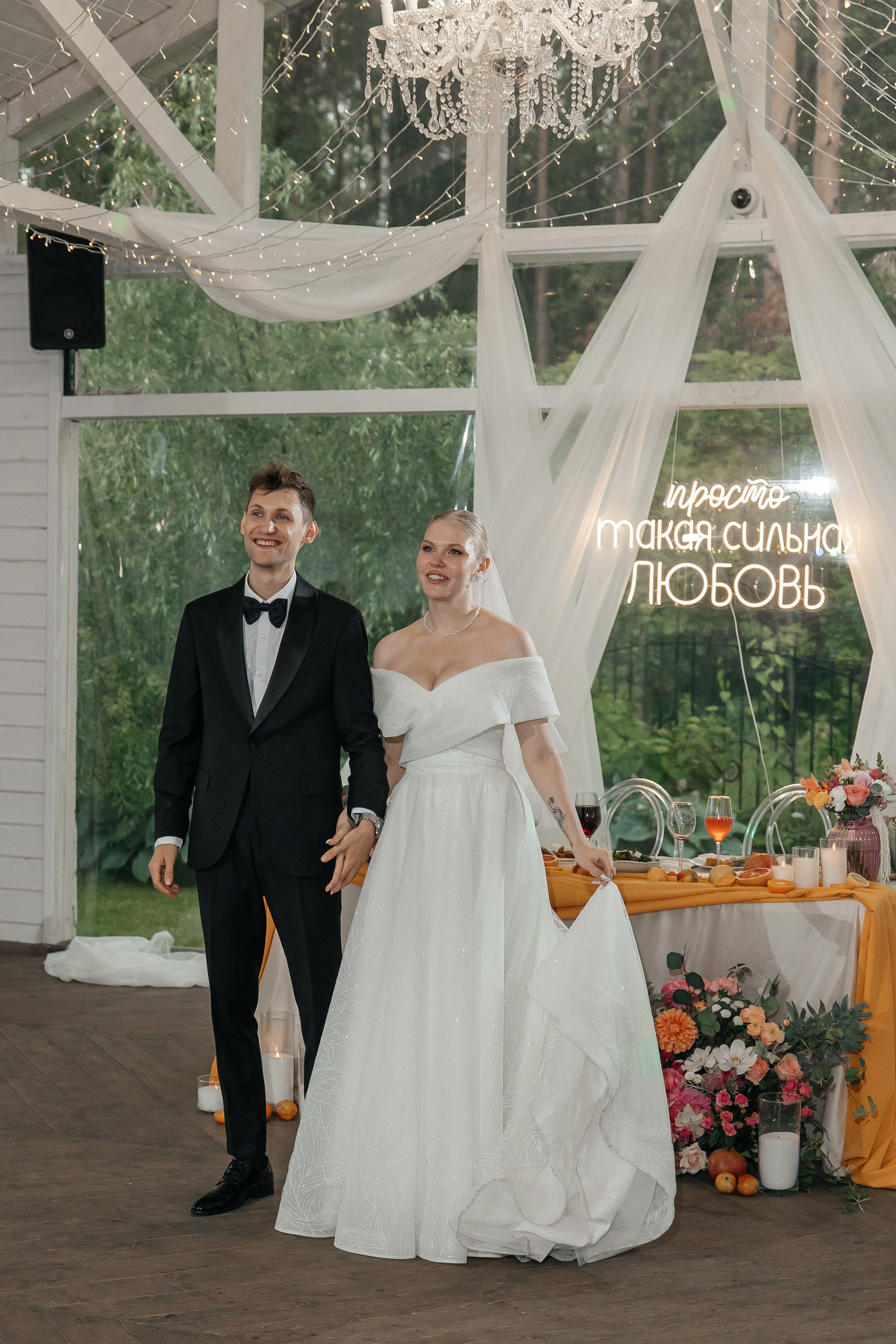 Свадебная фотосессия в ресторане Турандот, свадьба на площадке House for wedding Дом у озера. Свадебный фотограф в Москве Дарья Олендарёва