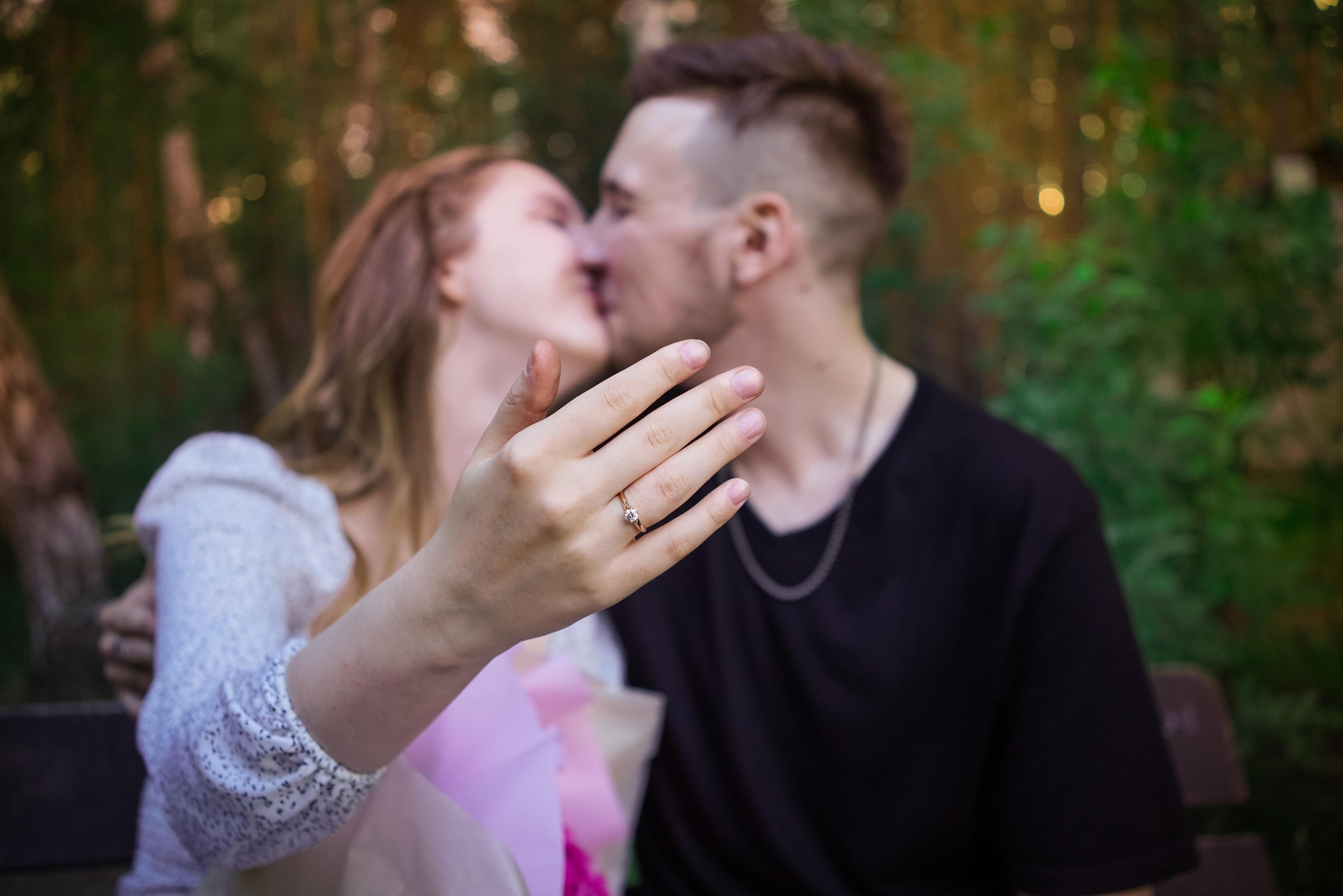 Красивая Lovestory и неожиданный поворот в конце съемки. Семейный и портретный фотограф в Екатеринбурге Анна Лобанова