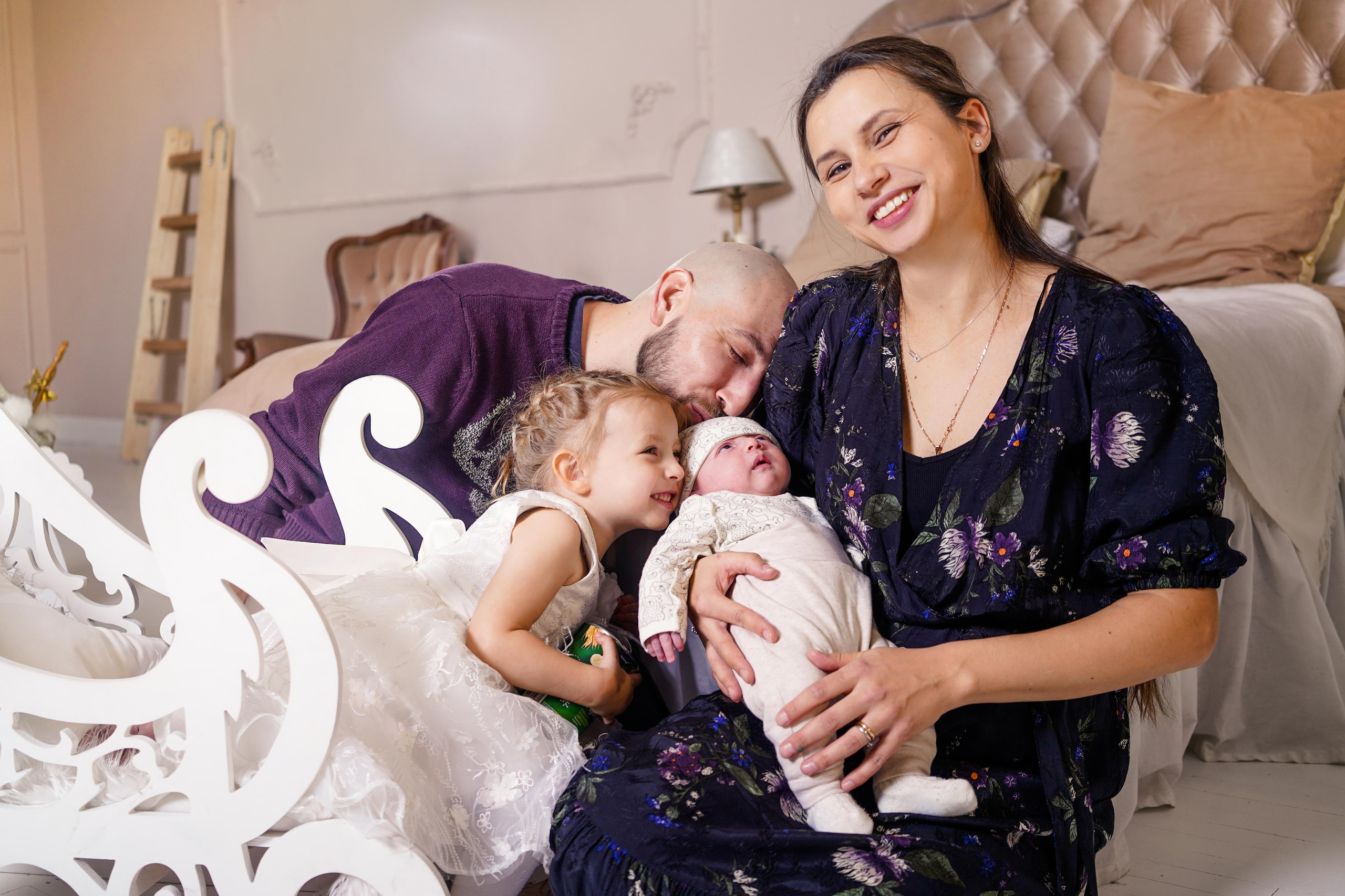 Семейная фотосессия с новорожденным. Семейный и портретный фотограф в Екатеринбурге Анна Лобанова