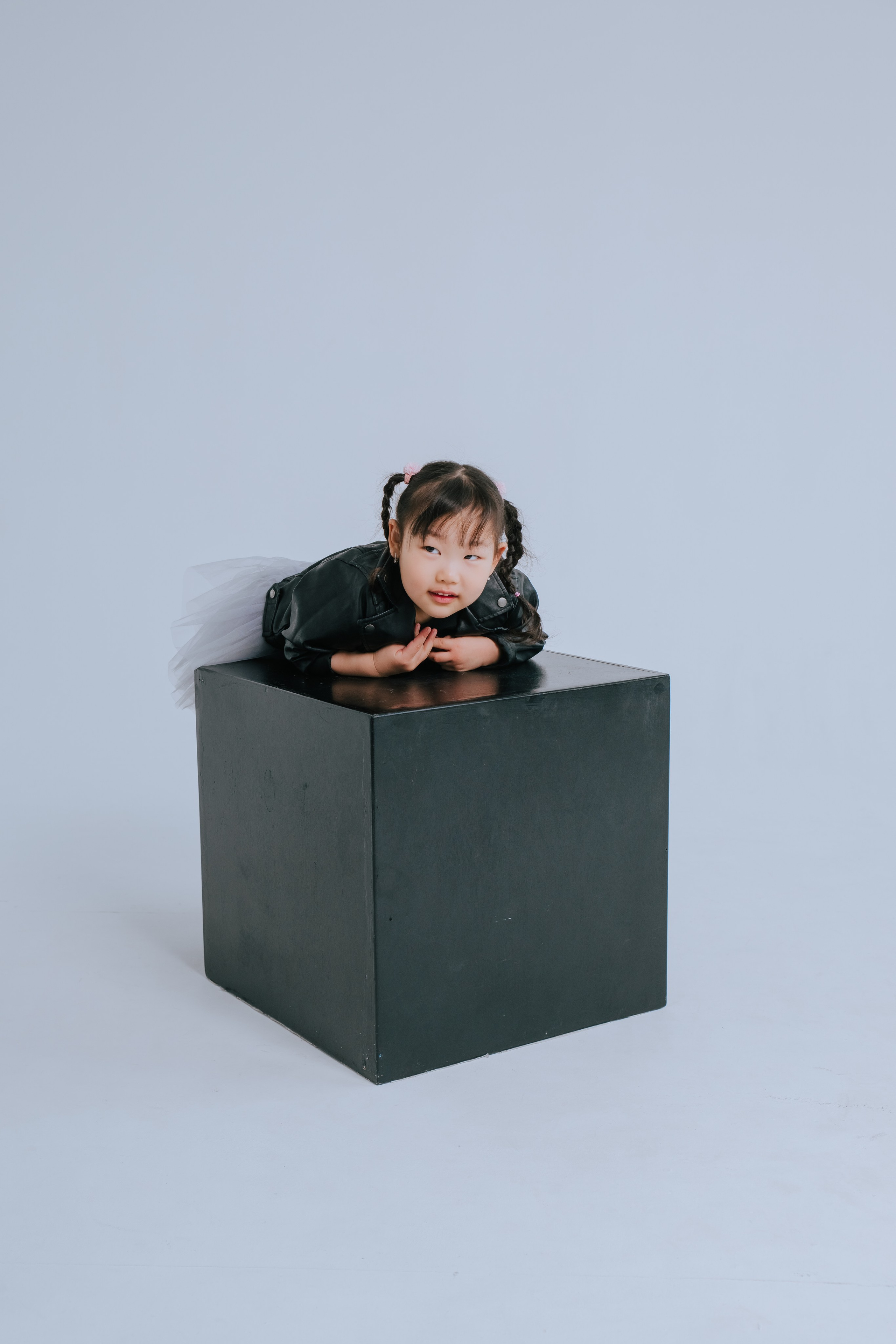 Ира и Аня. Фотограф Ярмишко Дарья. Выпускные фотокниги