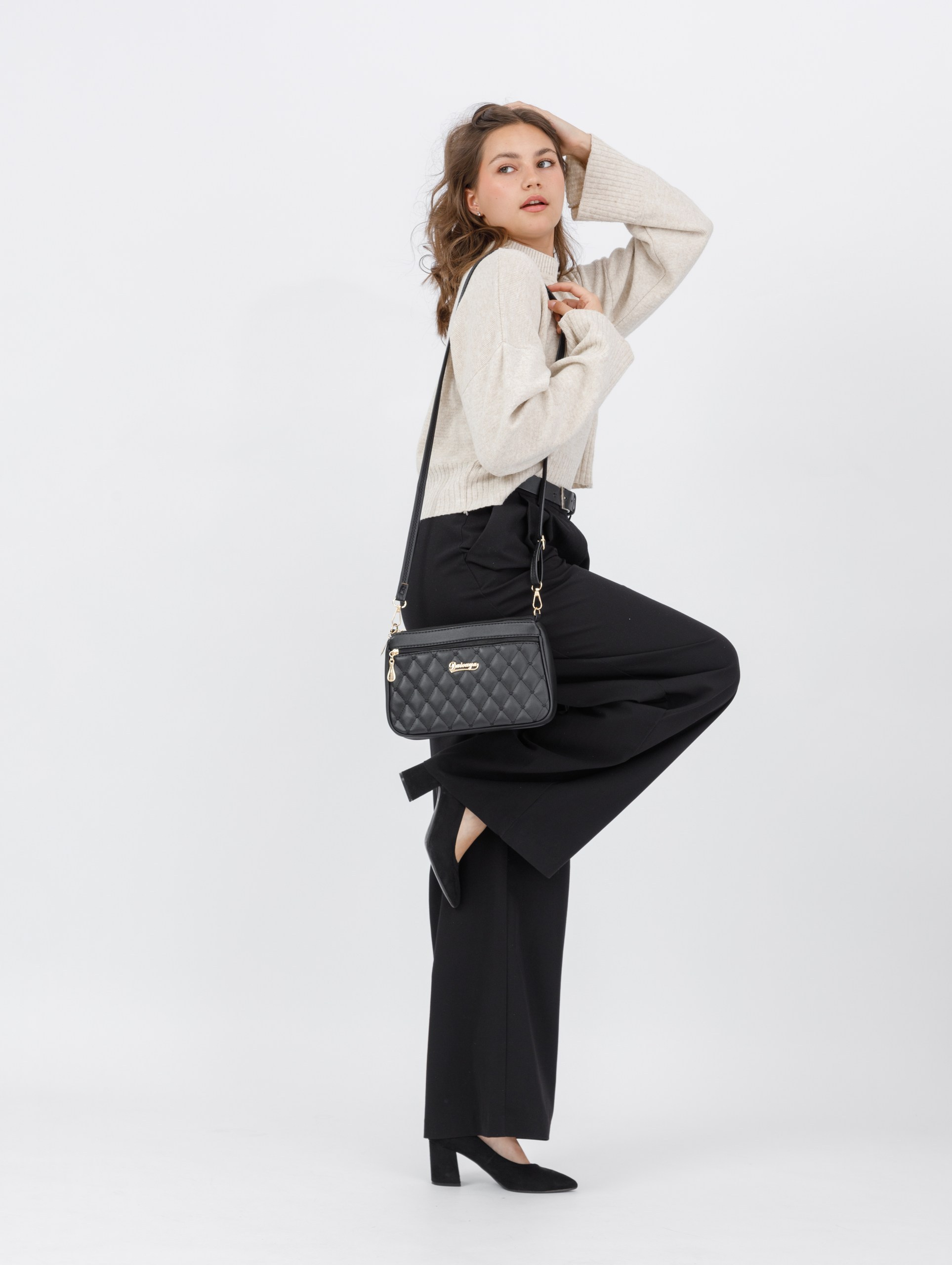 Съемка розовой и черной сумки для маркетплейса. Студия коммерческой съемки ХВОЯ