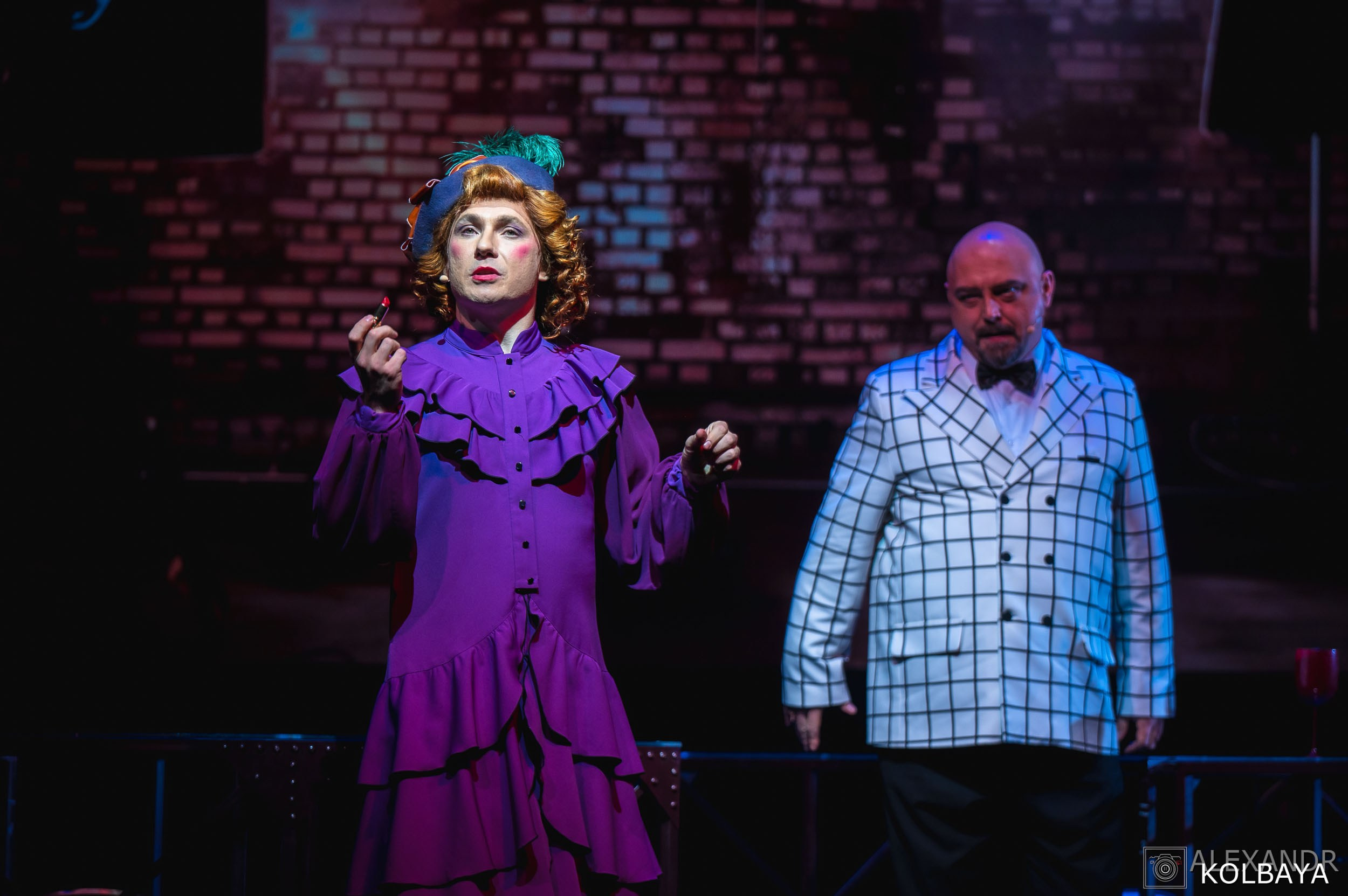 Фотографии со спектакля «Привет, я тетя Чарли». Концертный и театральный репортажный фотограф в Москве Александр Колбая
