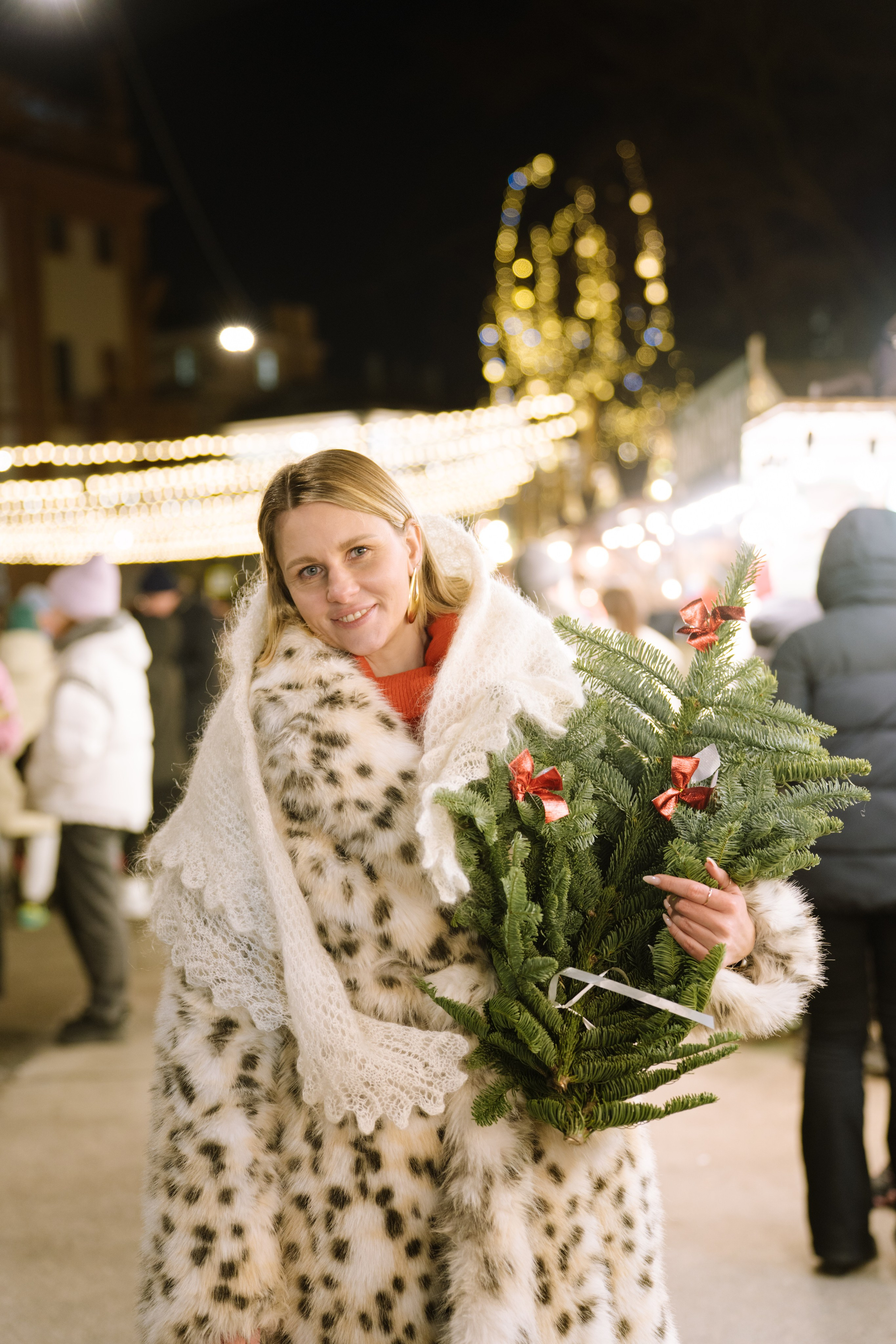ПРОГУЛКА НА МАНЕЖНОЙ ПЛОЩАДИ ДЛЯ ДЕВУШКИ ПЕРЕД НОВЫМ ГОДОМ (НОВОГОДНЯЯ ФОТОСЕССИИЯ НА МАНЕЖНОЙ ПЛОЩАДИ). Профессиональный фотограф, Санкт-Петербург — Виктория Богомолова