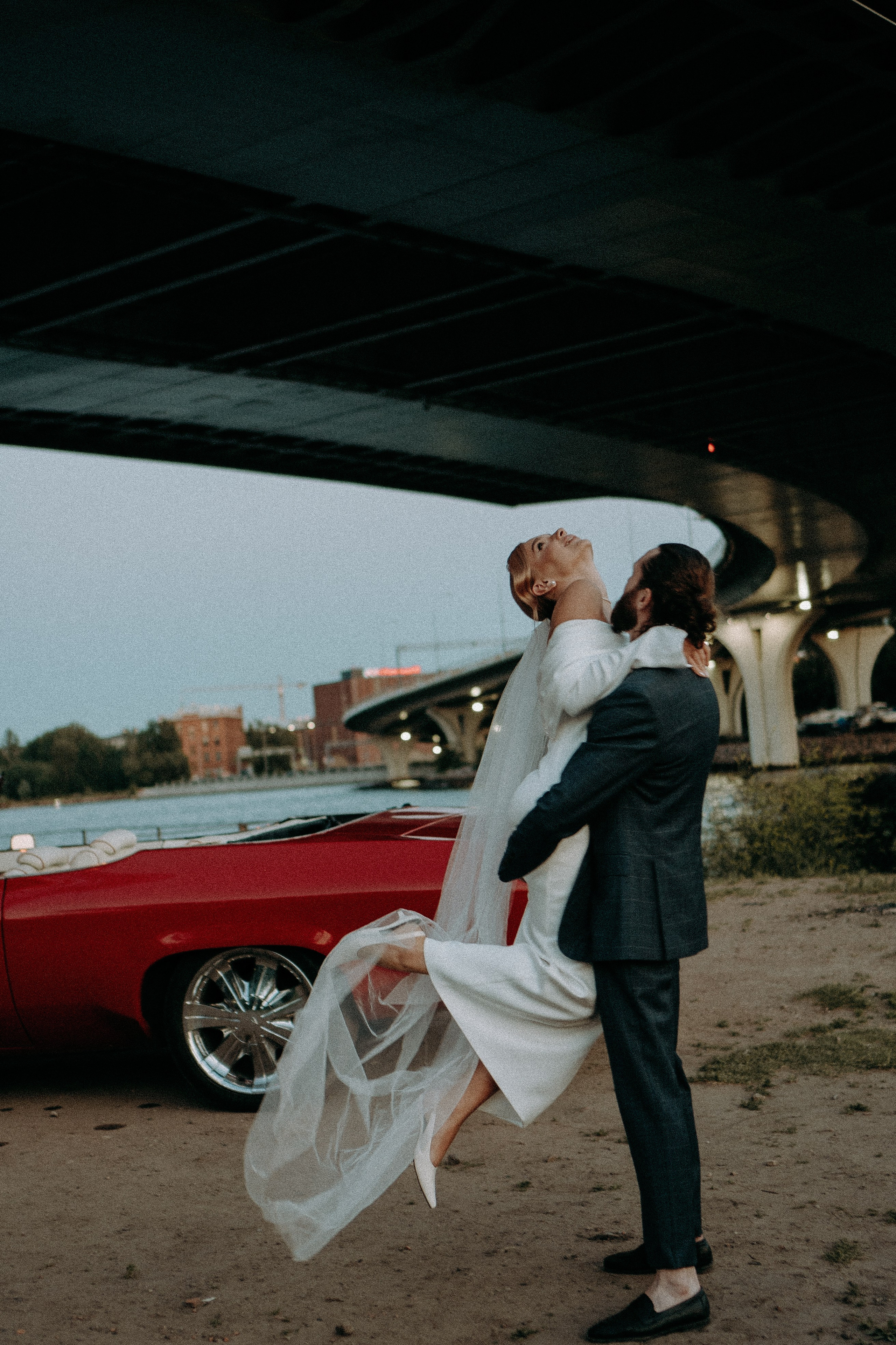 СВАДЕБНАЯ СЬЕМКА ВОЗЛЕ МСОТА БЕТАНКУРА НА КАБРИОЛЕТЕ. Профессиональный фотограф, Санкт-Петербург — Виктория Богомолова