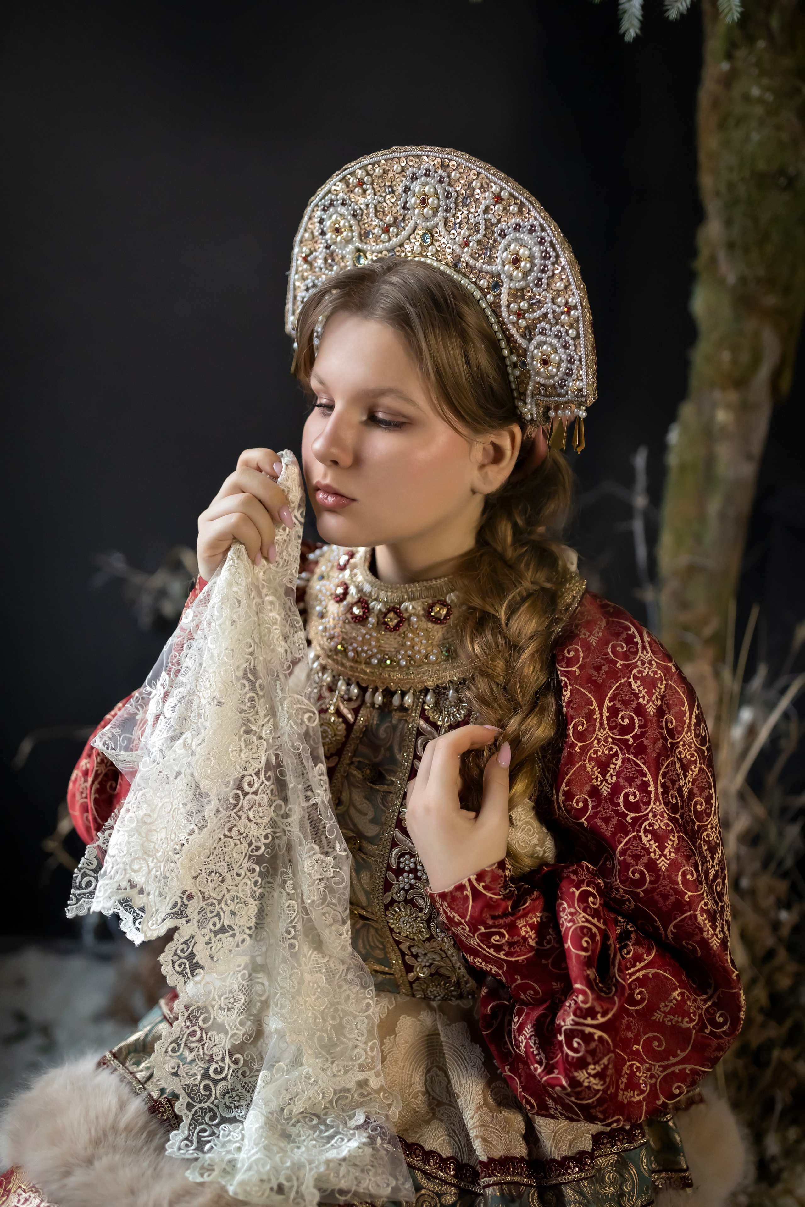 A1. Дизайнер костюмов и украшений, фотограф