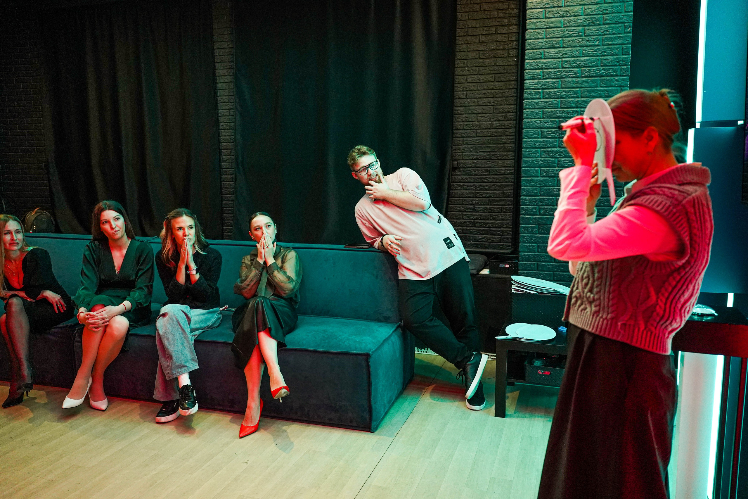 ДВА ДИВАНА ШОУ (ВЗРОСЛОЕ). Портфолио