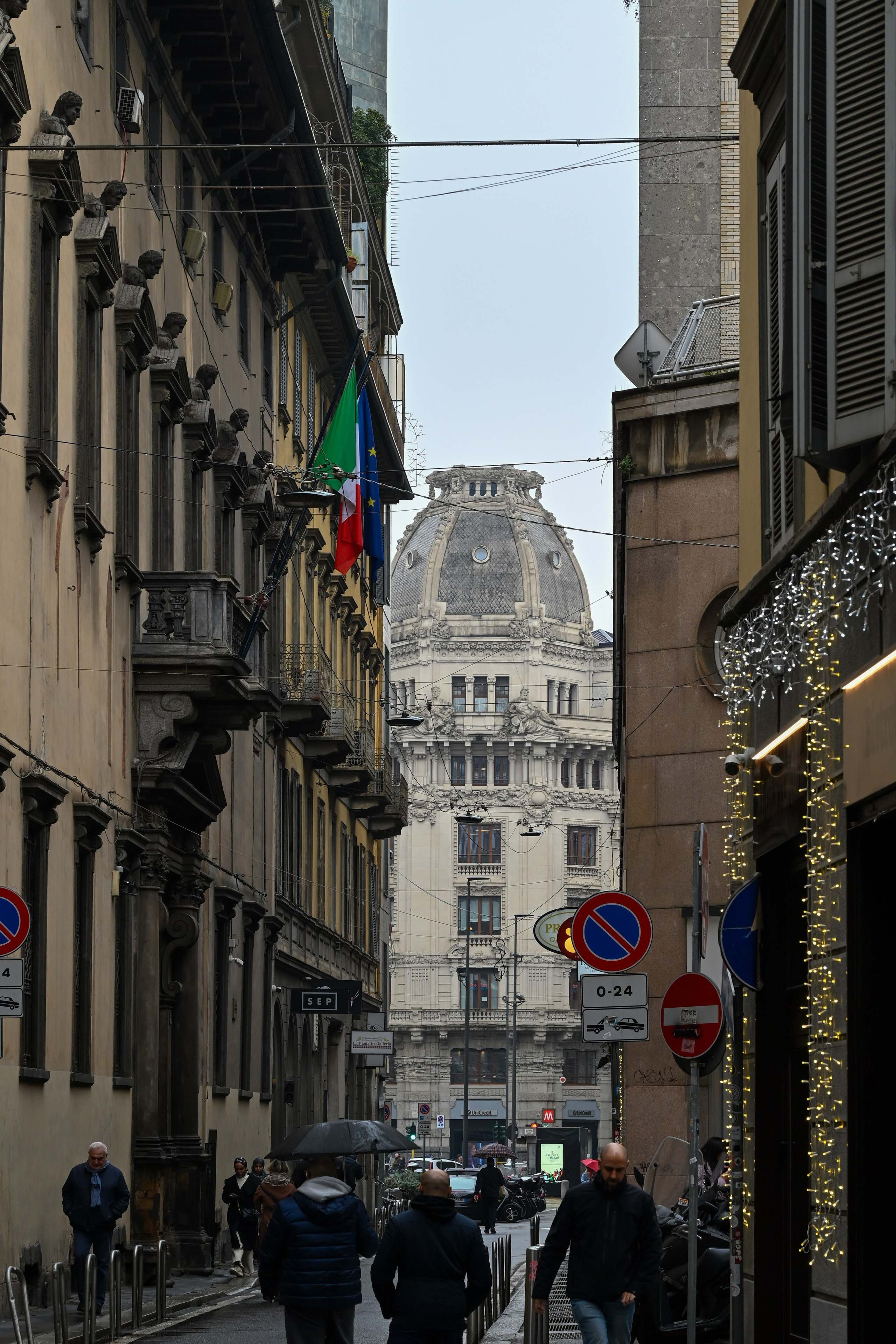 Milano: Navigli, City, Trams. Фотограф Минск