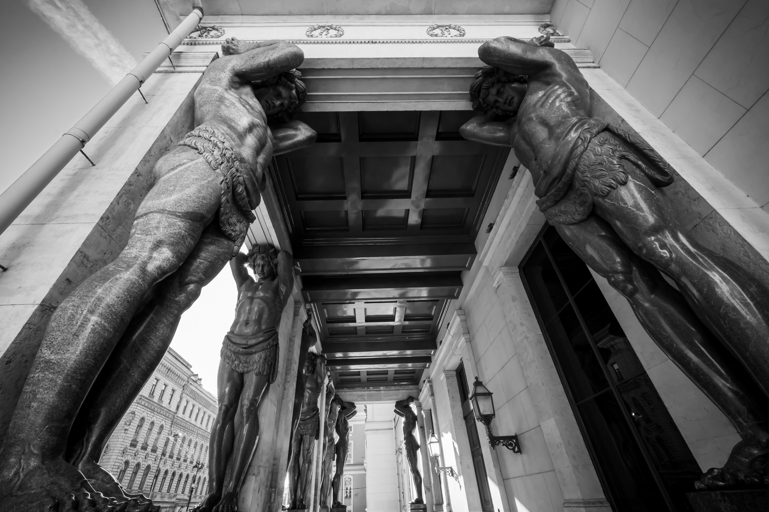 Вход в Эрмитаж в Санкт-Петербурге