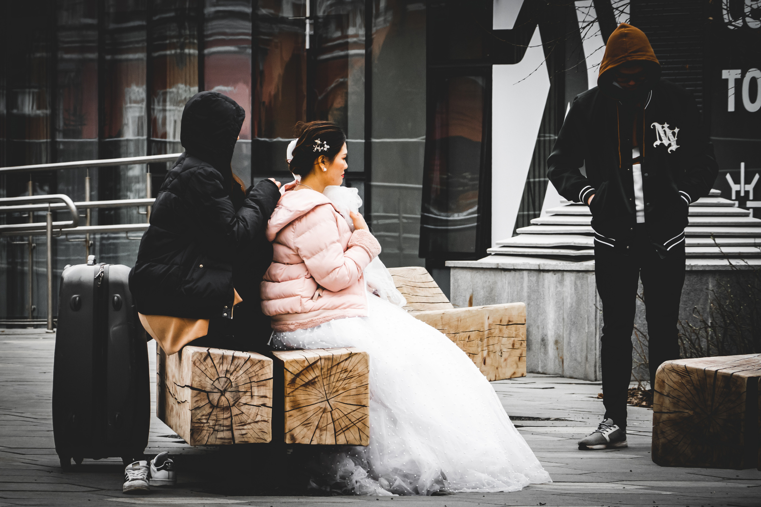 Невеста в парке Зарядье в Москве