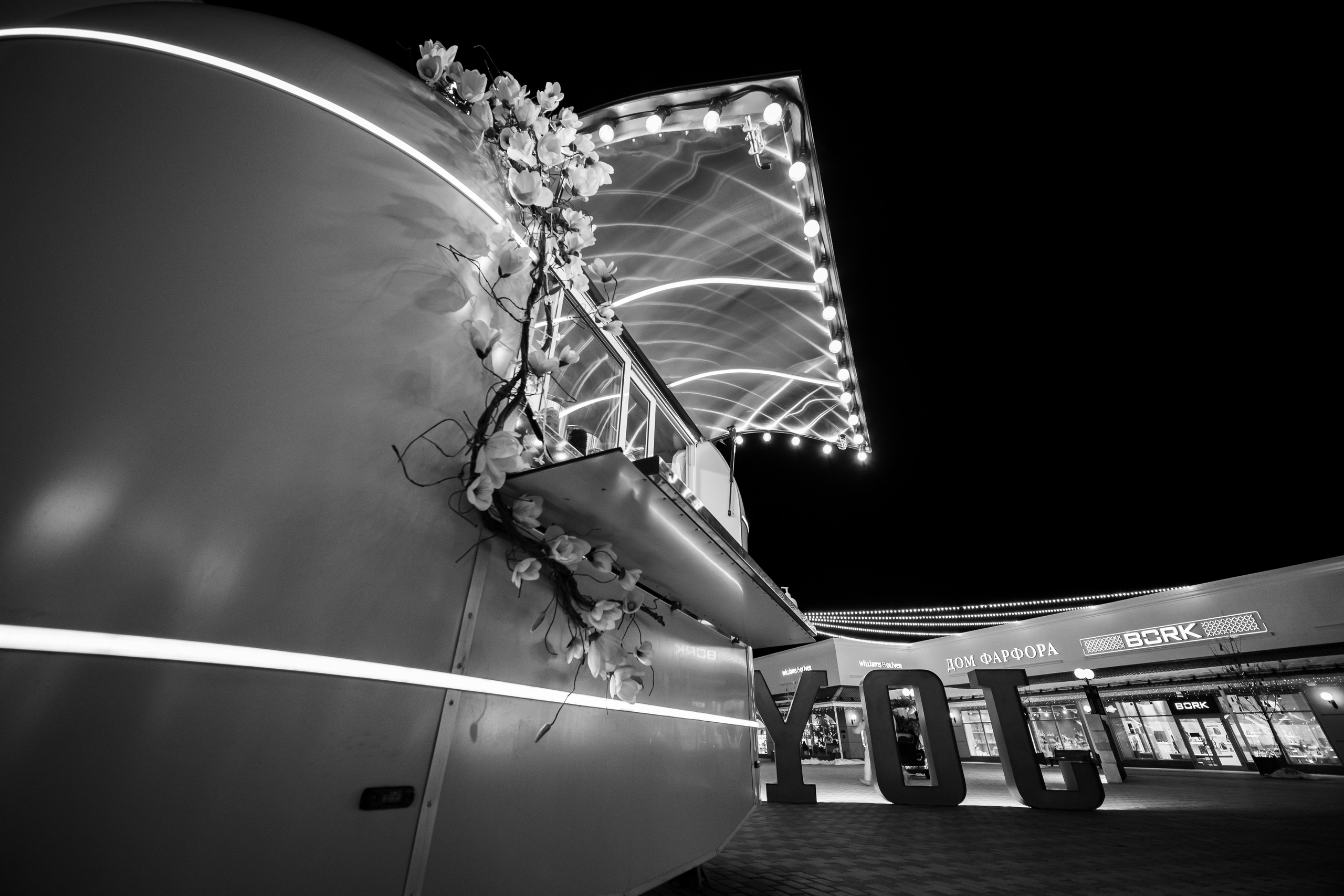 Novaya Riga Outlet Village вечером